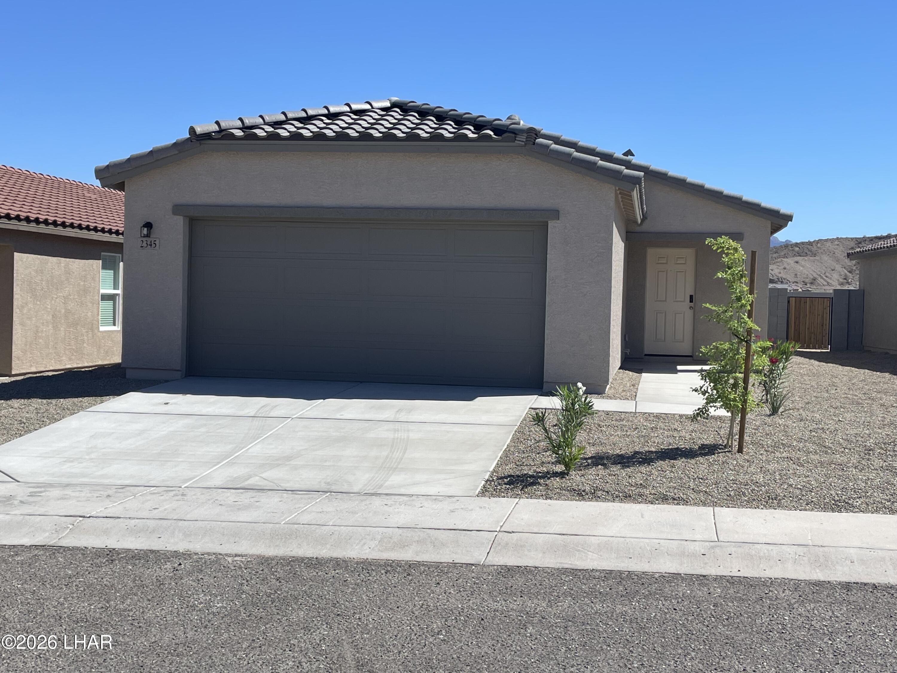 2345 Tapatio Dr — photo