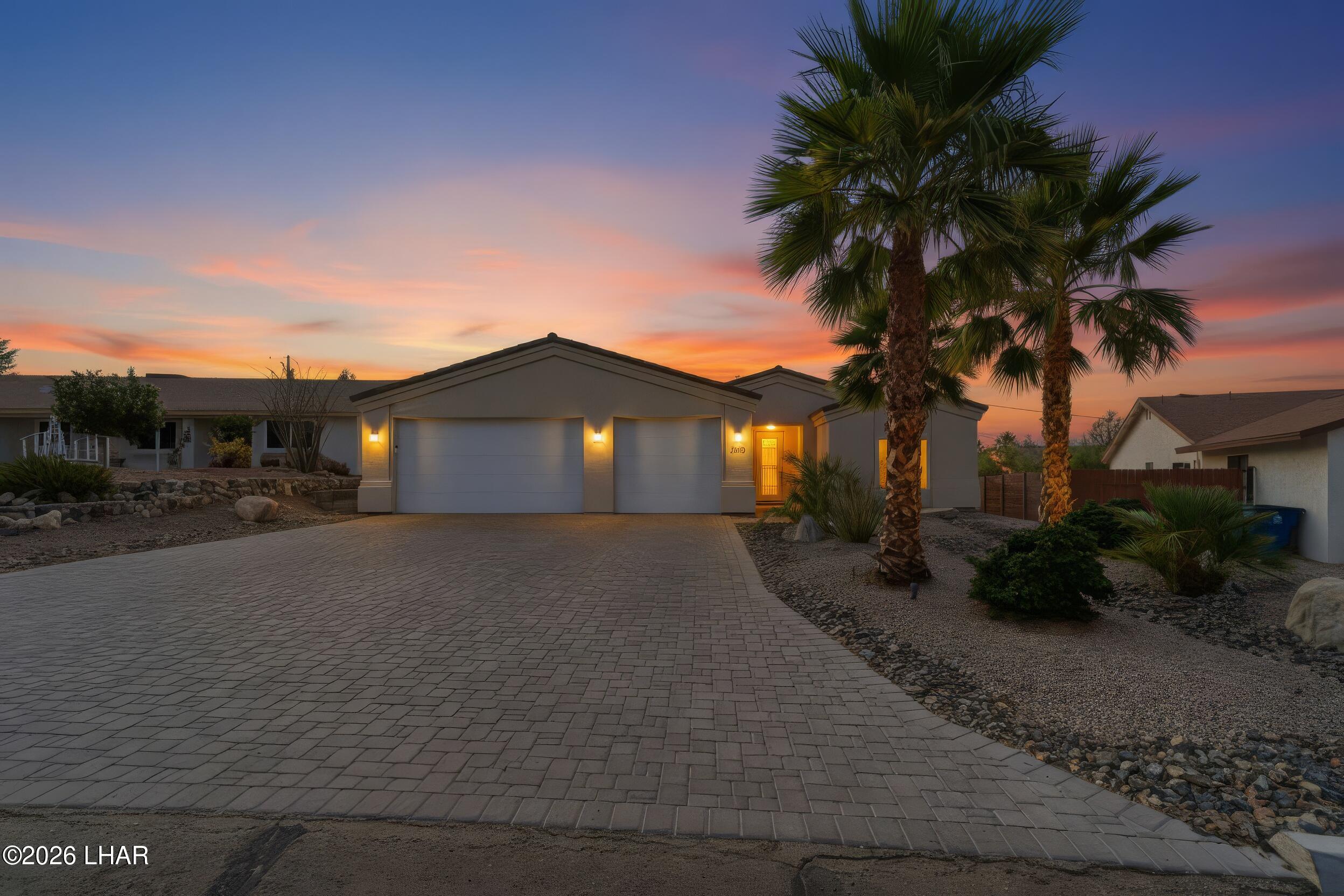 2718 Tradewind Dr — photo