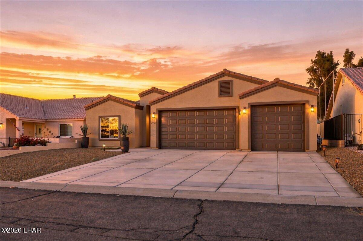 2029 E Desert Palms Dr — photo