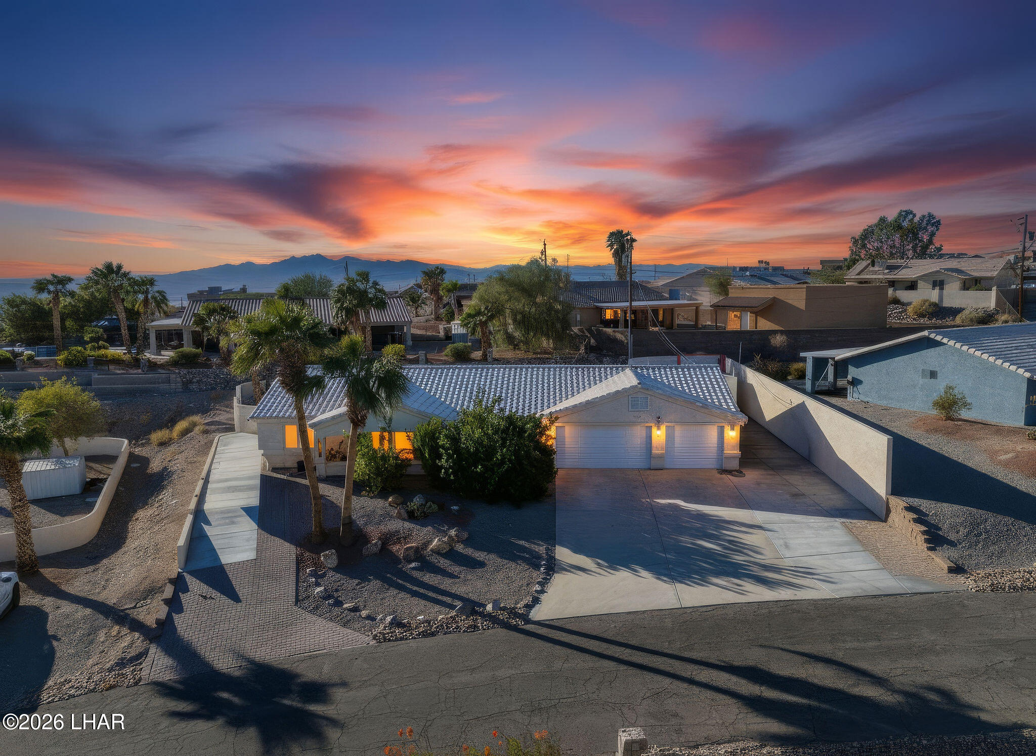 3741 Hiawatha Dr — photo