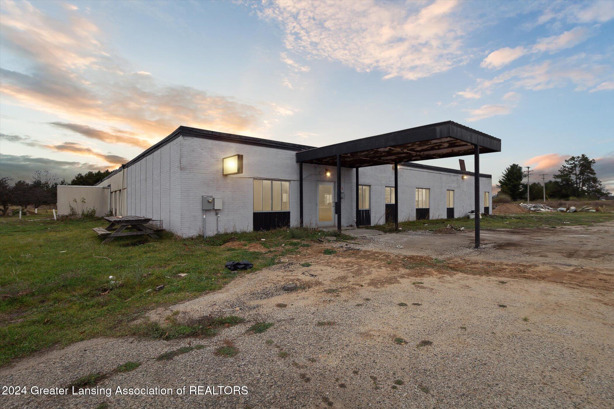 1131 E Edmore Road — photo