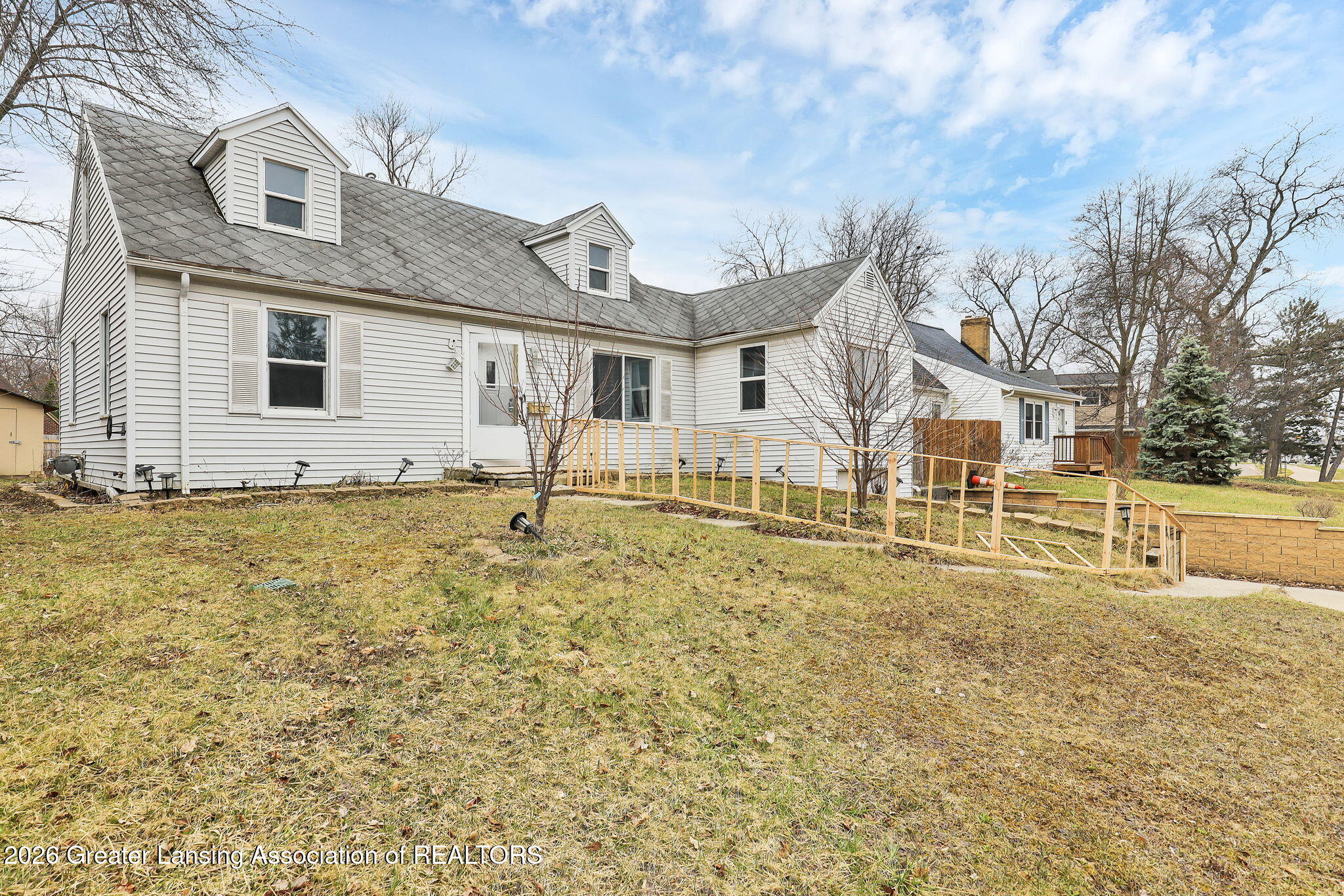 1311 W Saginaw Street — photo
