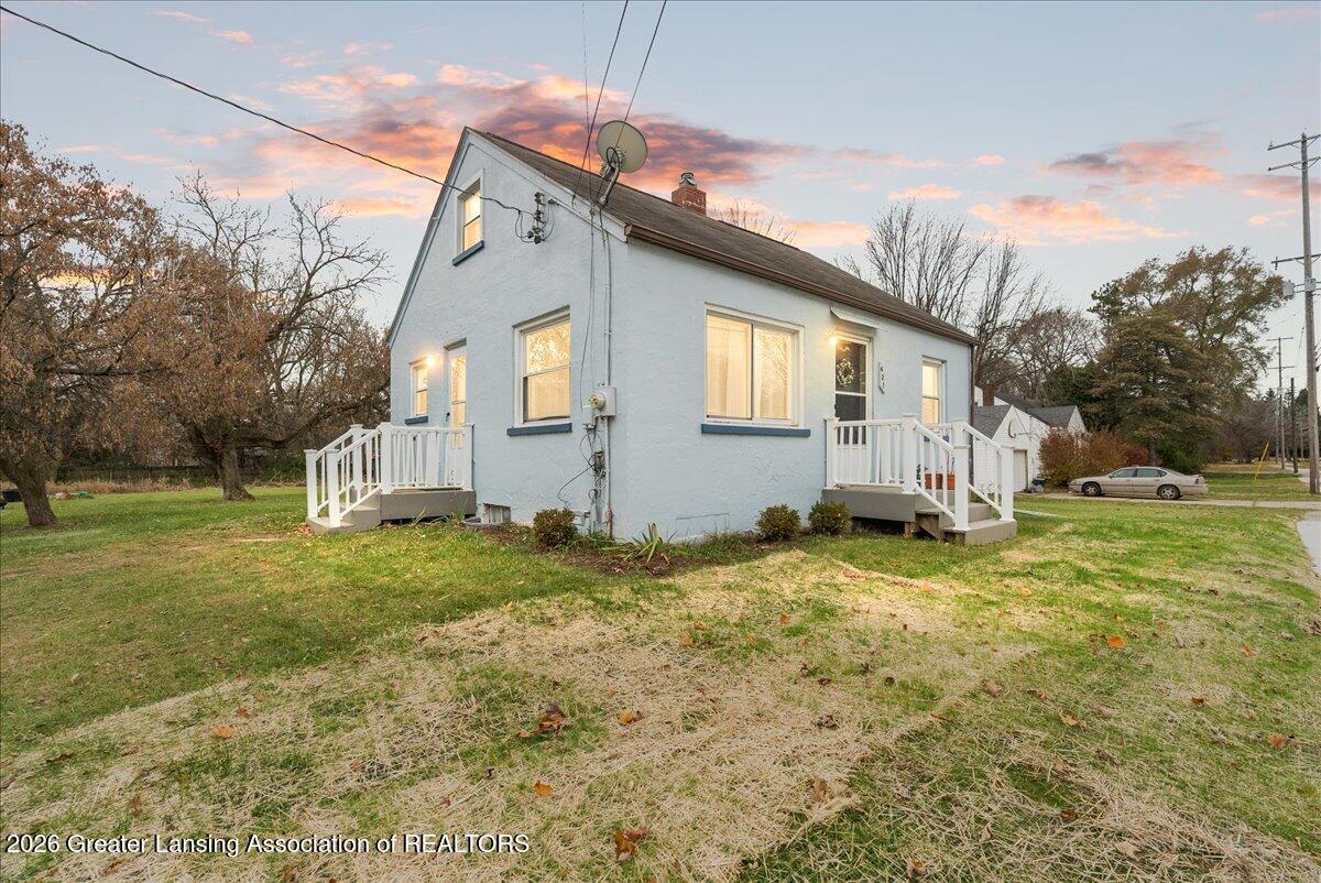 421 W Lake Lansing Road — photo