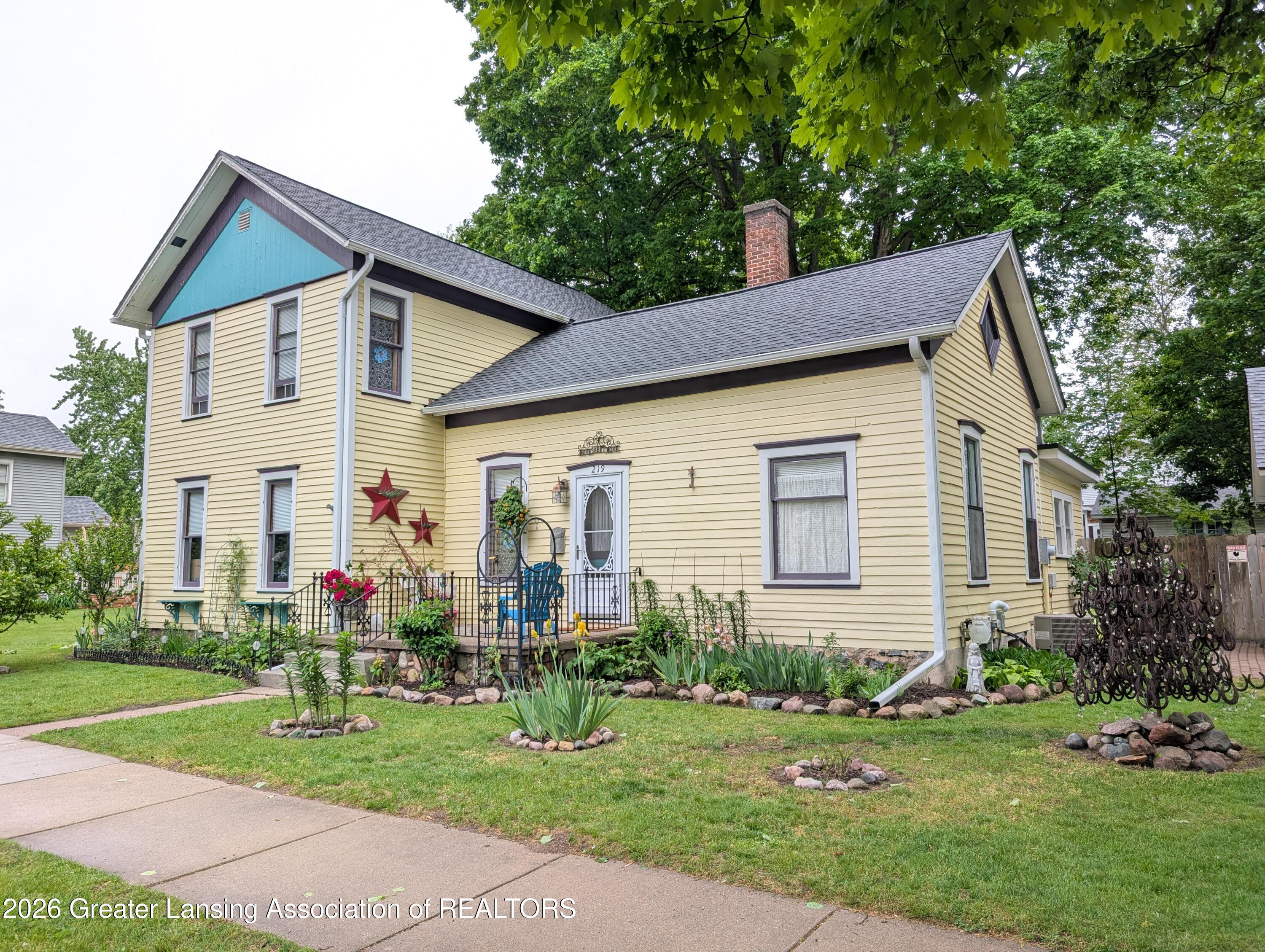 219 Pleasant — photo