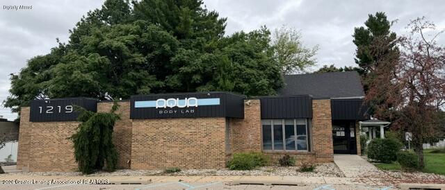 1219 E Saginaw Street — photo