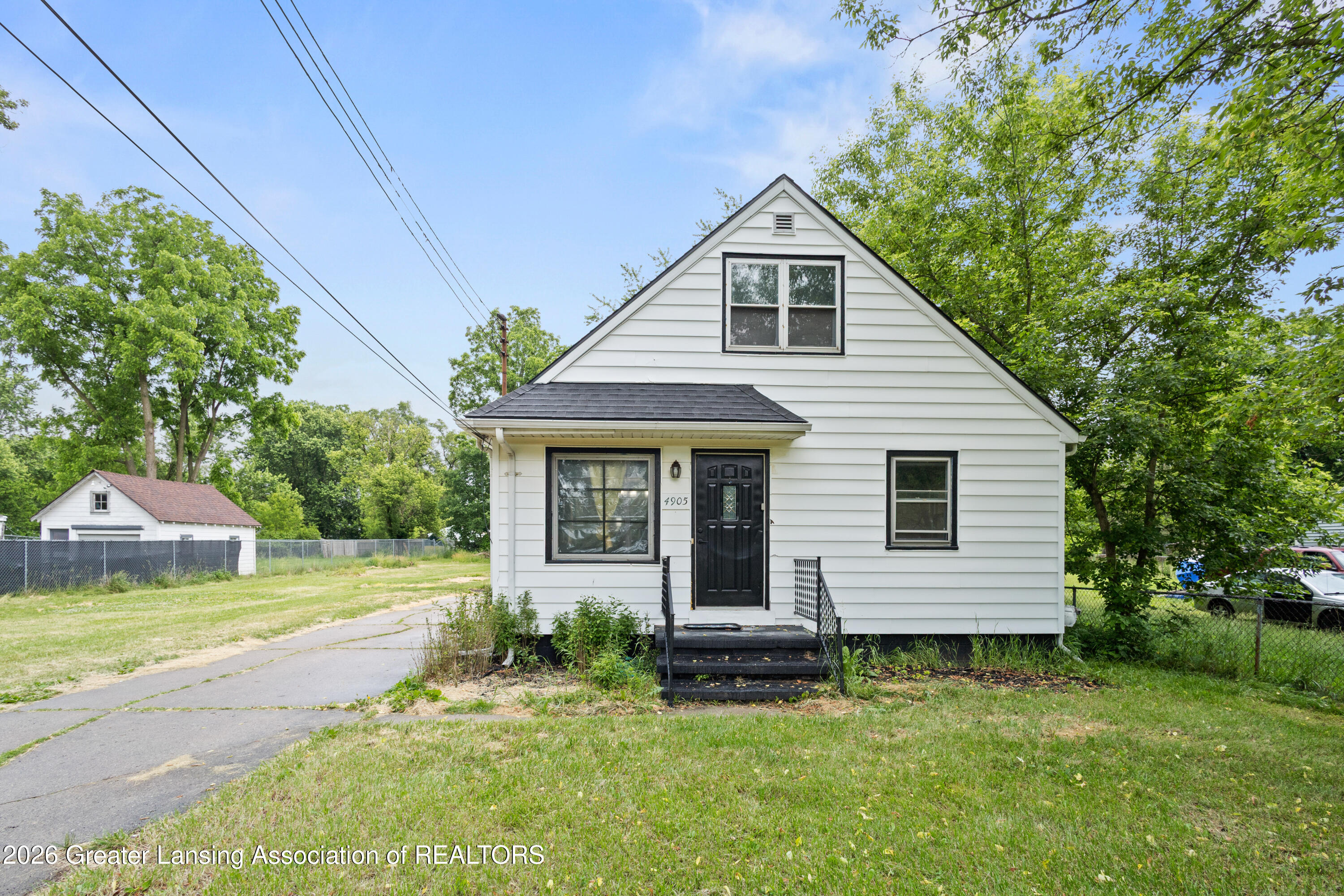 4905 Hughes Road — photo