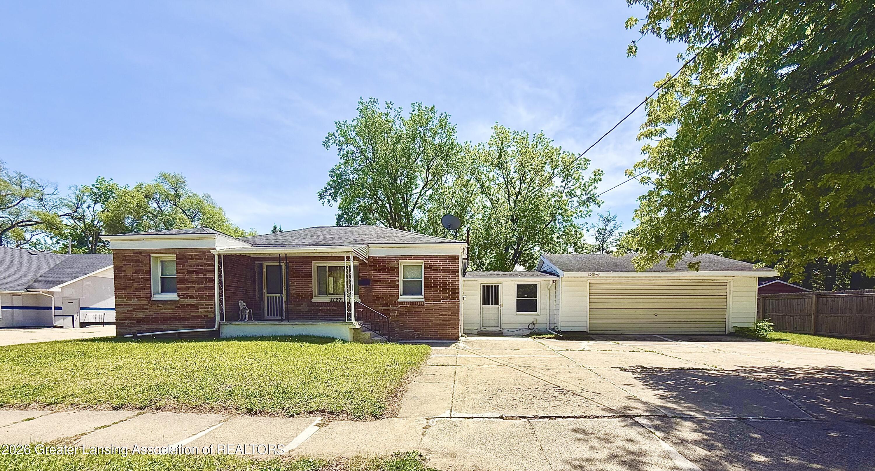 1127 W Maple Street — photo