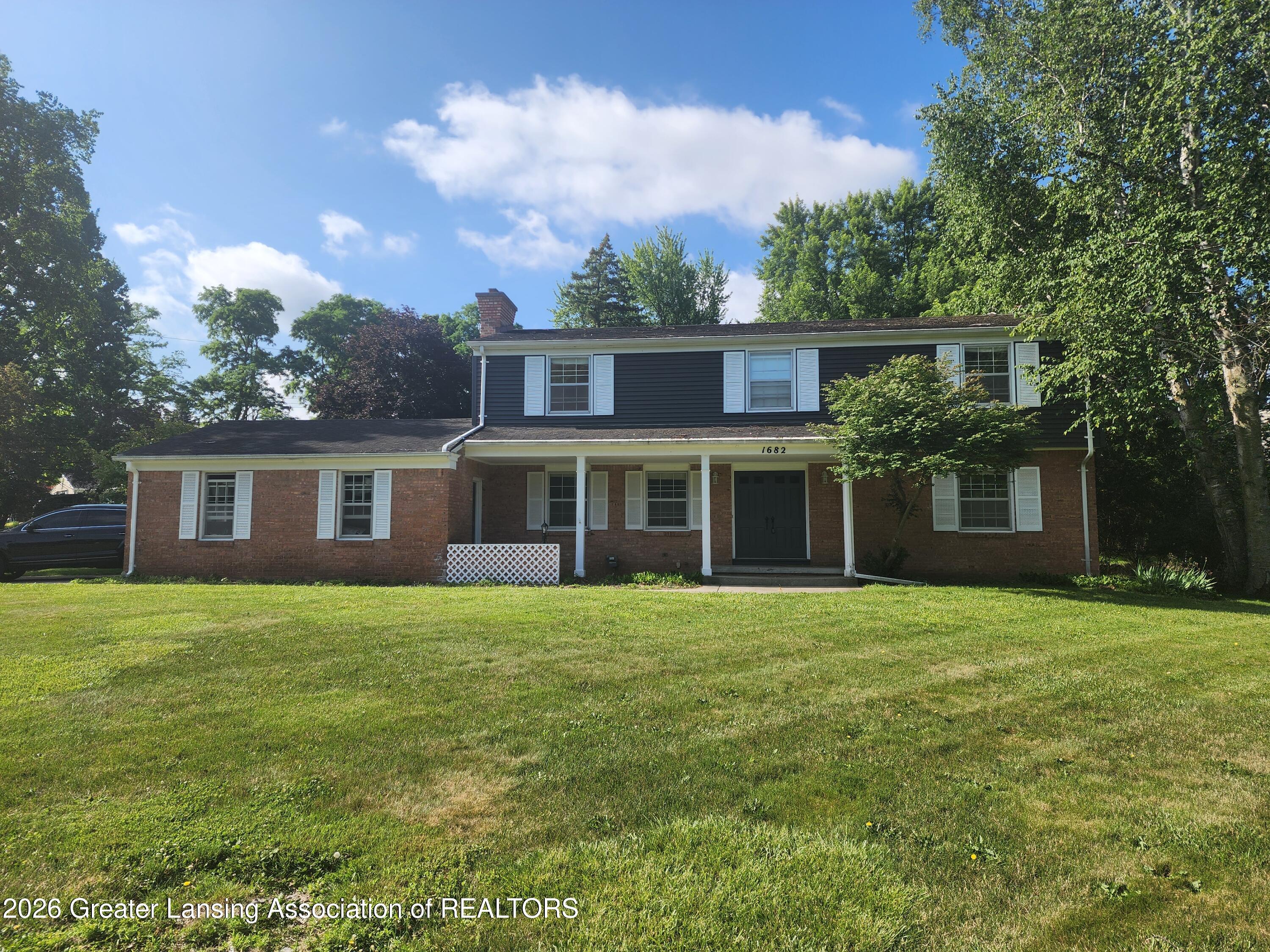 1682 Woodside Drive — photo