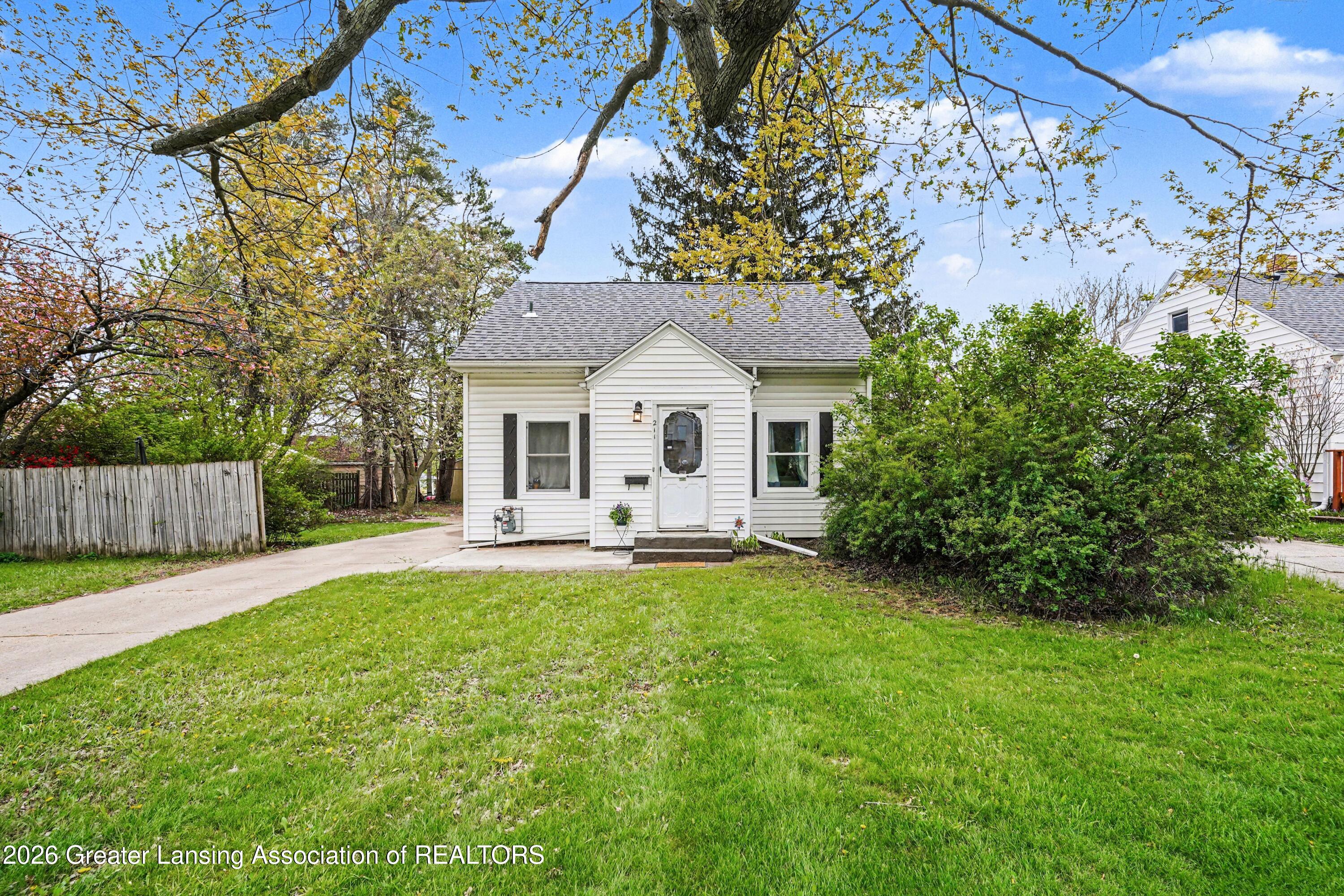 211 W Berry Avenue — photo