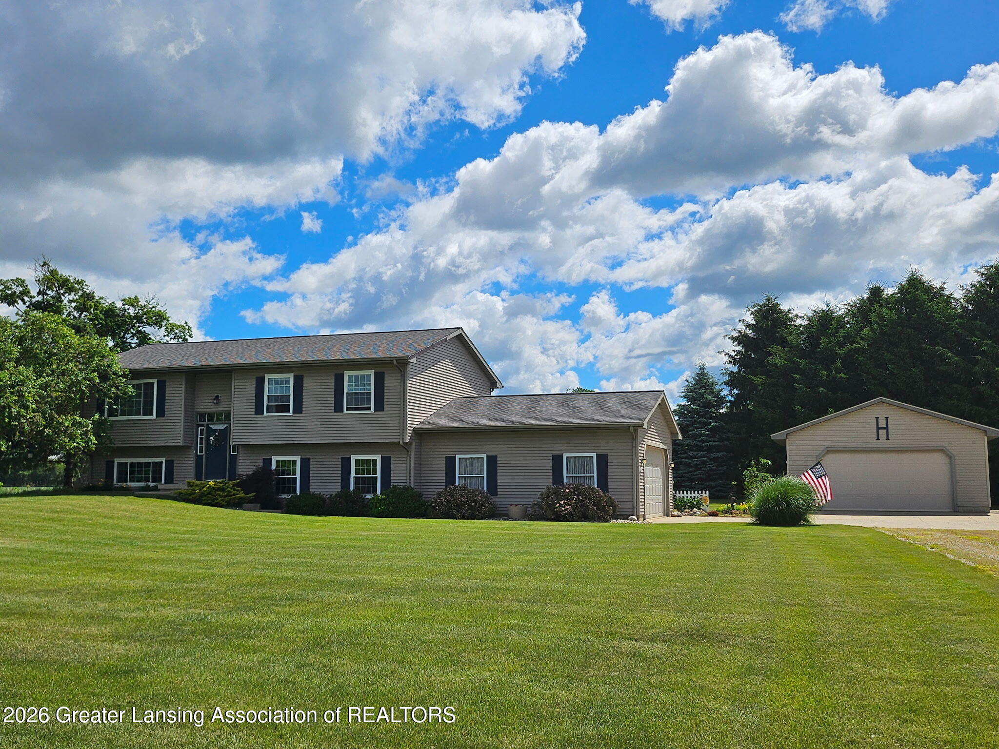 1311 S Balcom Road — photo