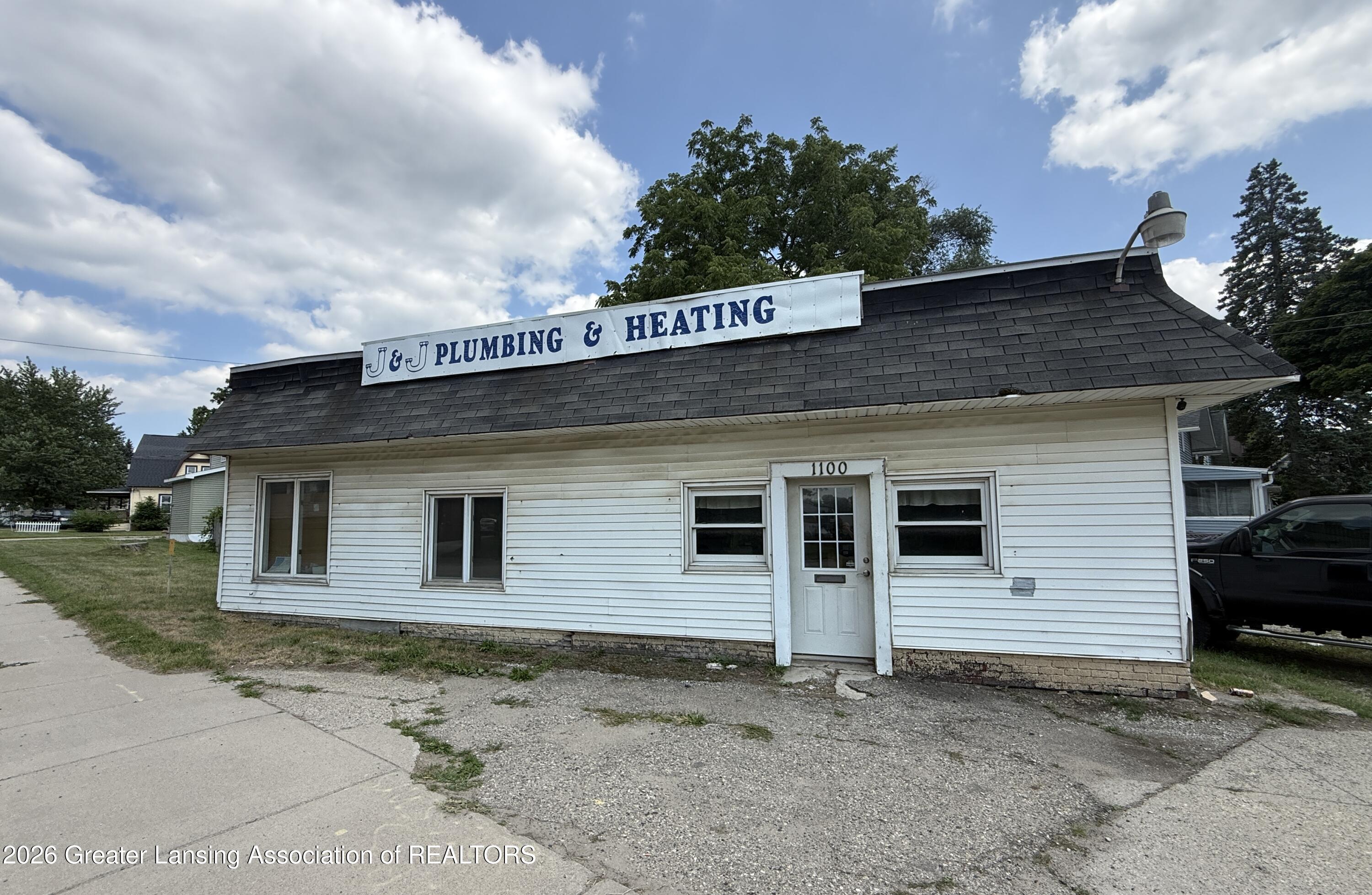 1100 Lake Lansing Road — photo
