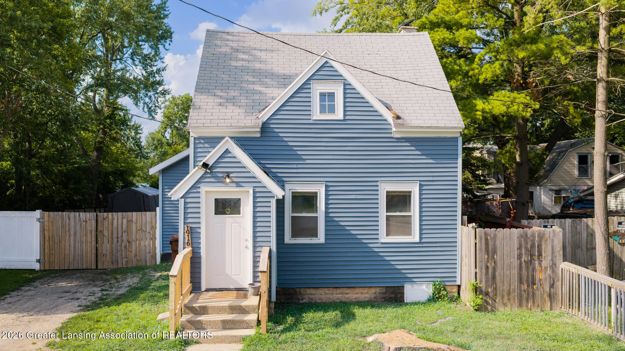 1916 W Jolly Road — photo