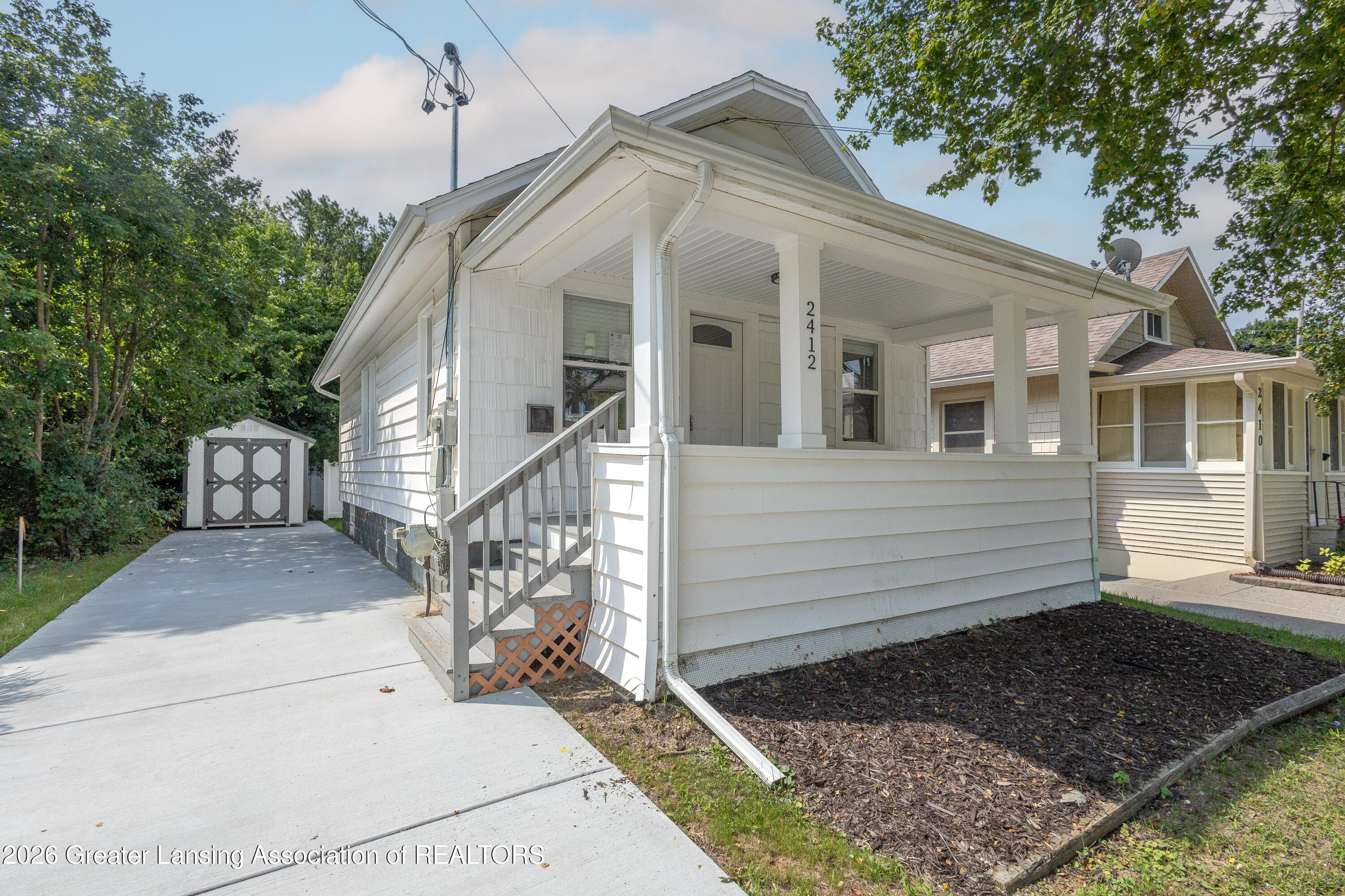 2412 Fernwood Avenue — photo