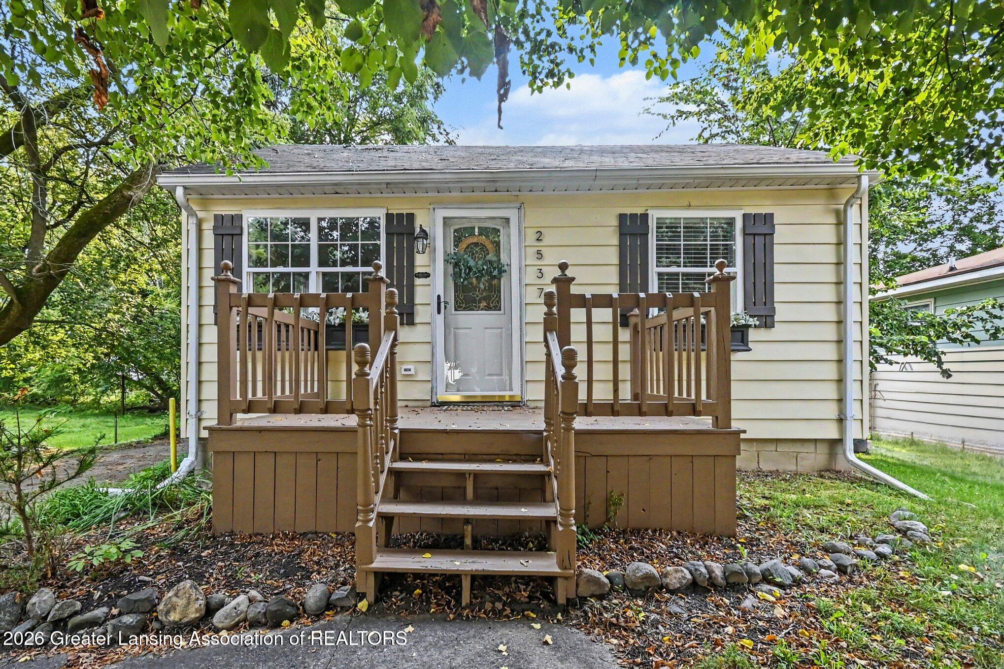 2537 Beryl Street — photo