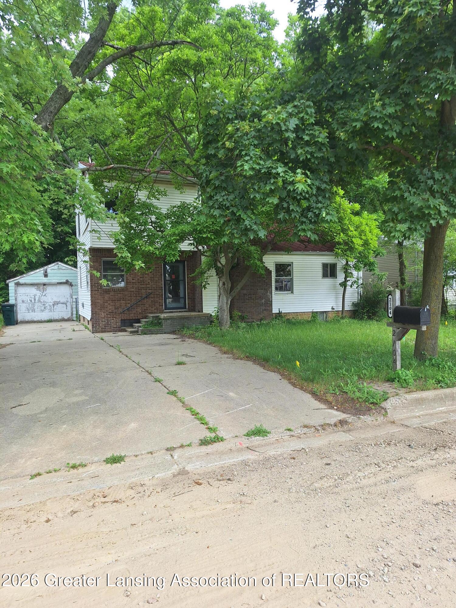 2104 Melvin Court — photo