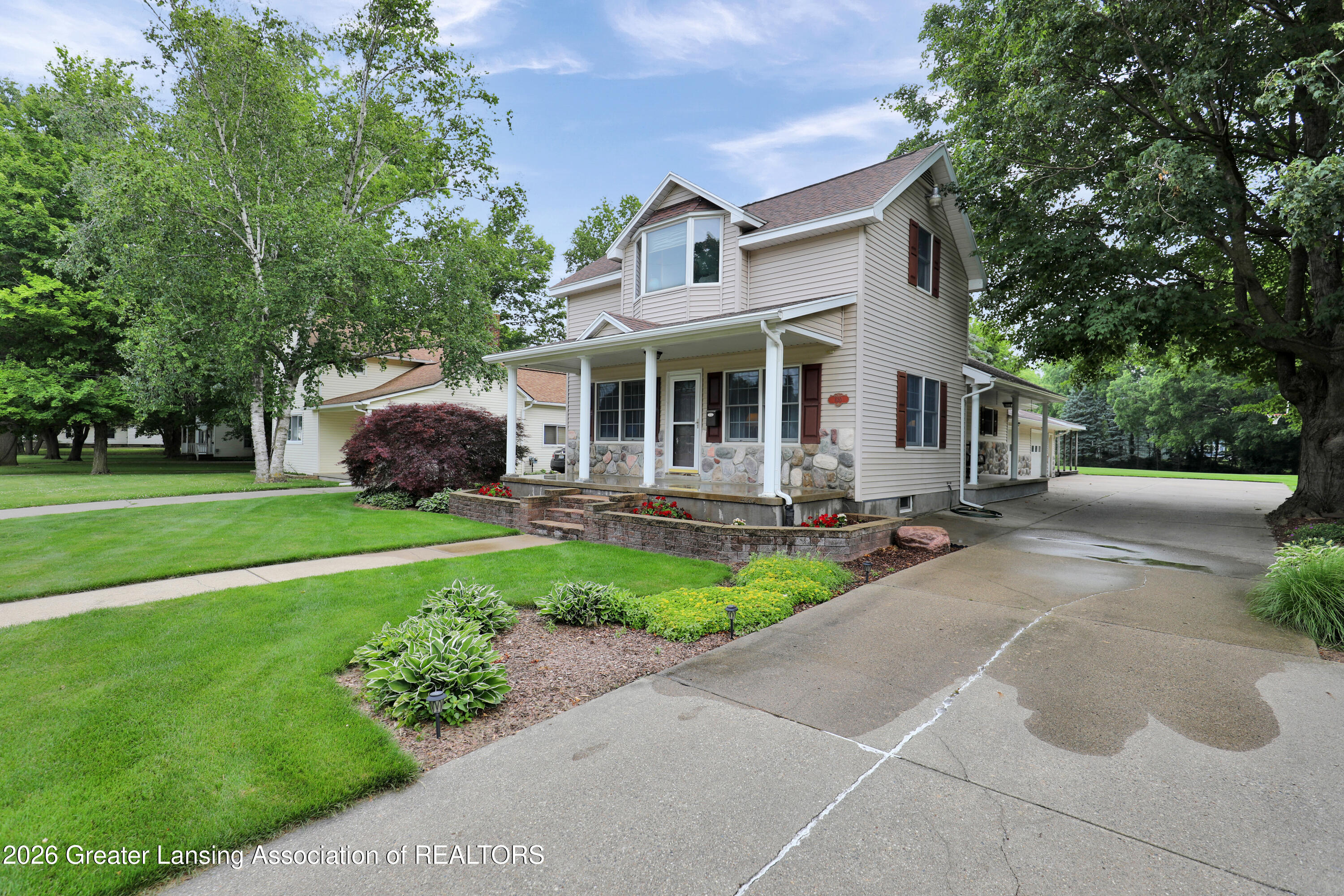 620 W Henry Street — photo