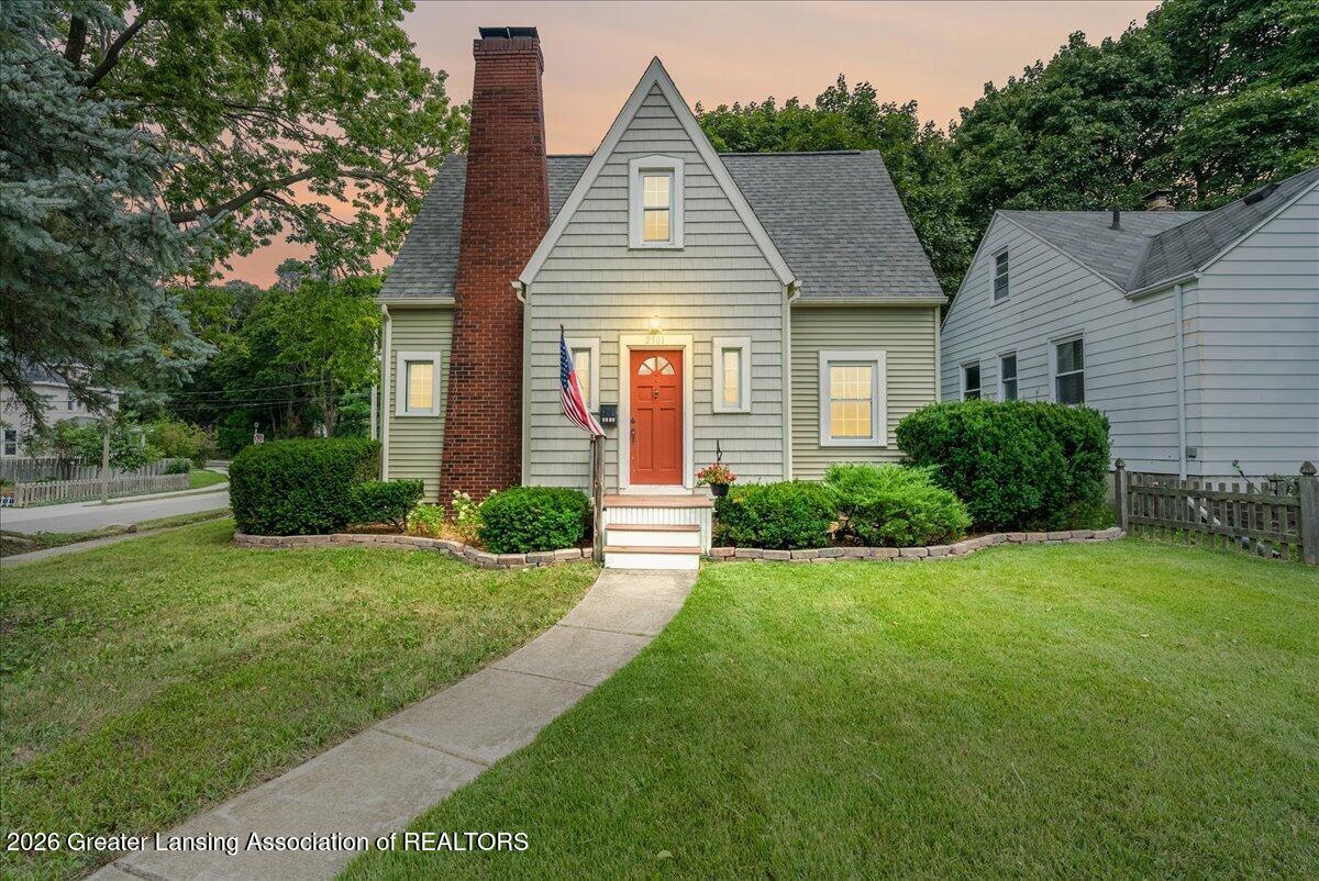 2301 Strathmore Road — photo