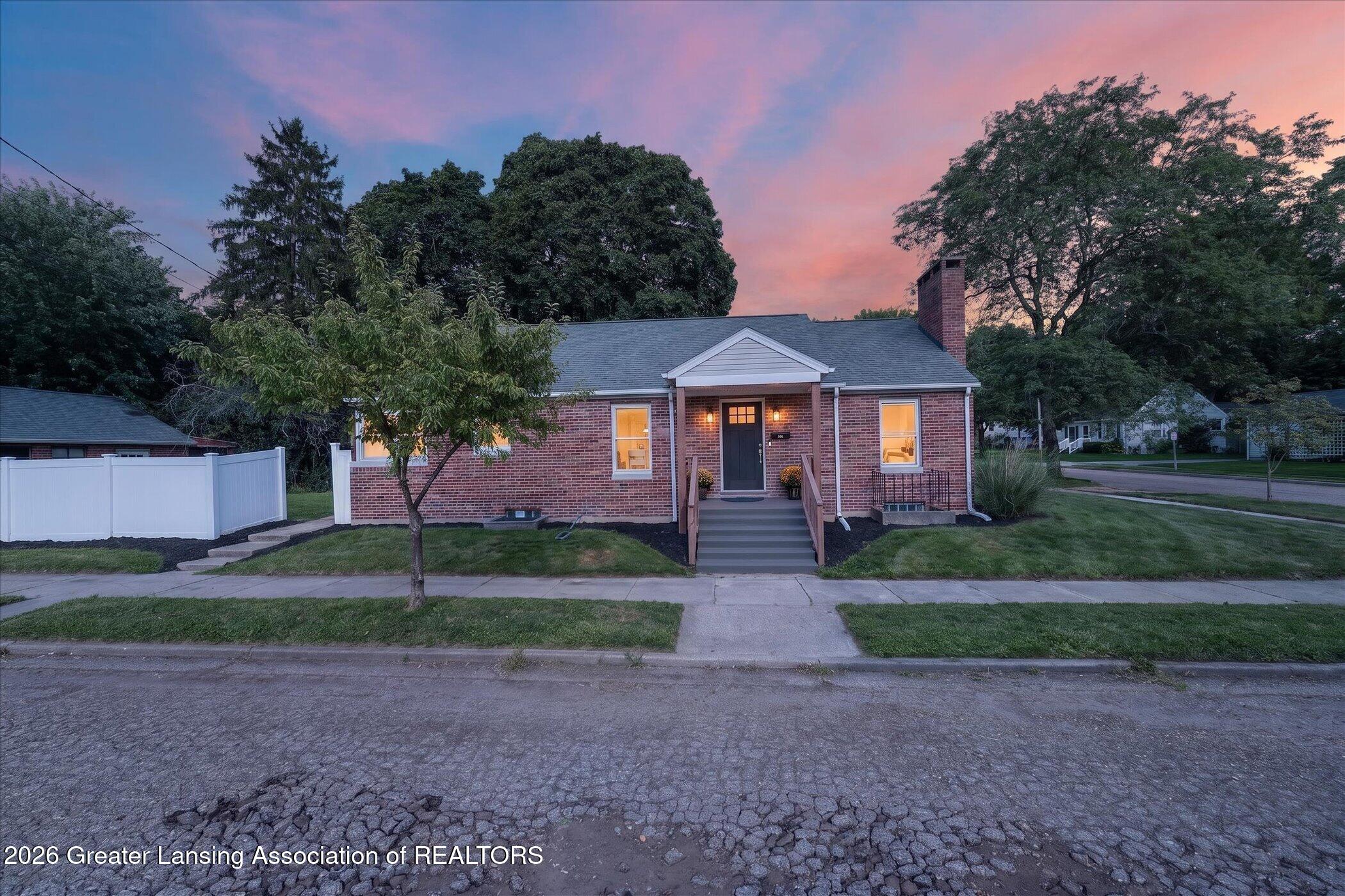 601 E Greenlawn Avenue — photo