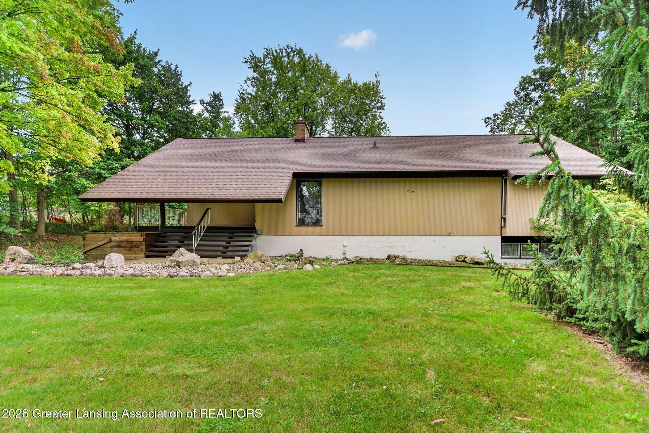 4729 Clydesdale Road — photo