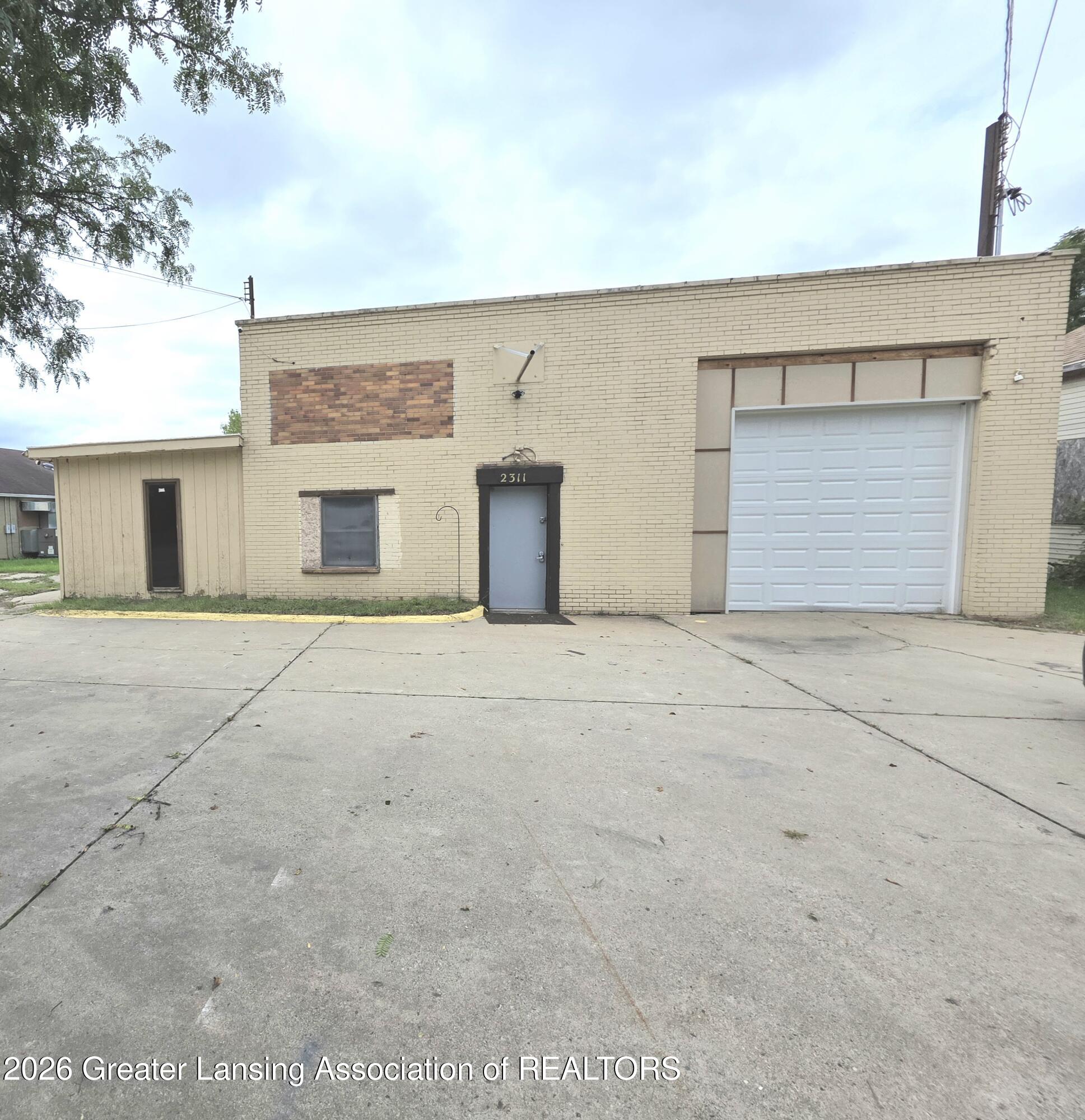 2311 N High Street — photo