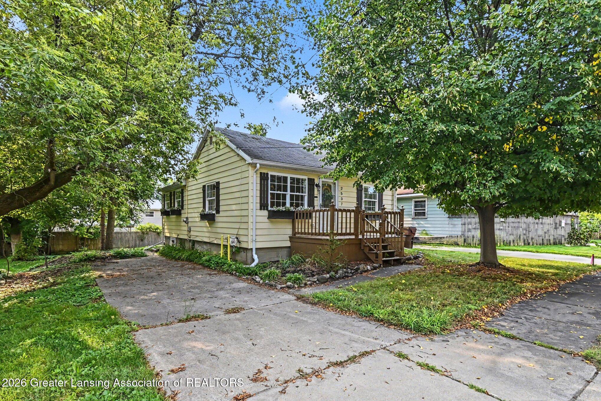 2537 Beryl Street — photo