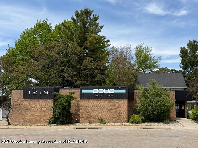 1219 E Saginaw Street — photo