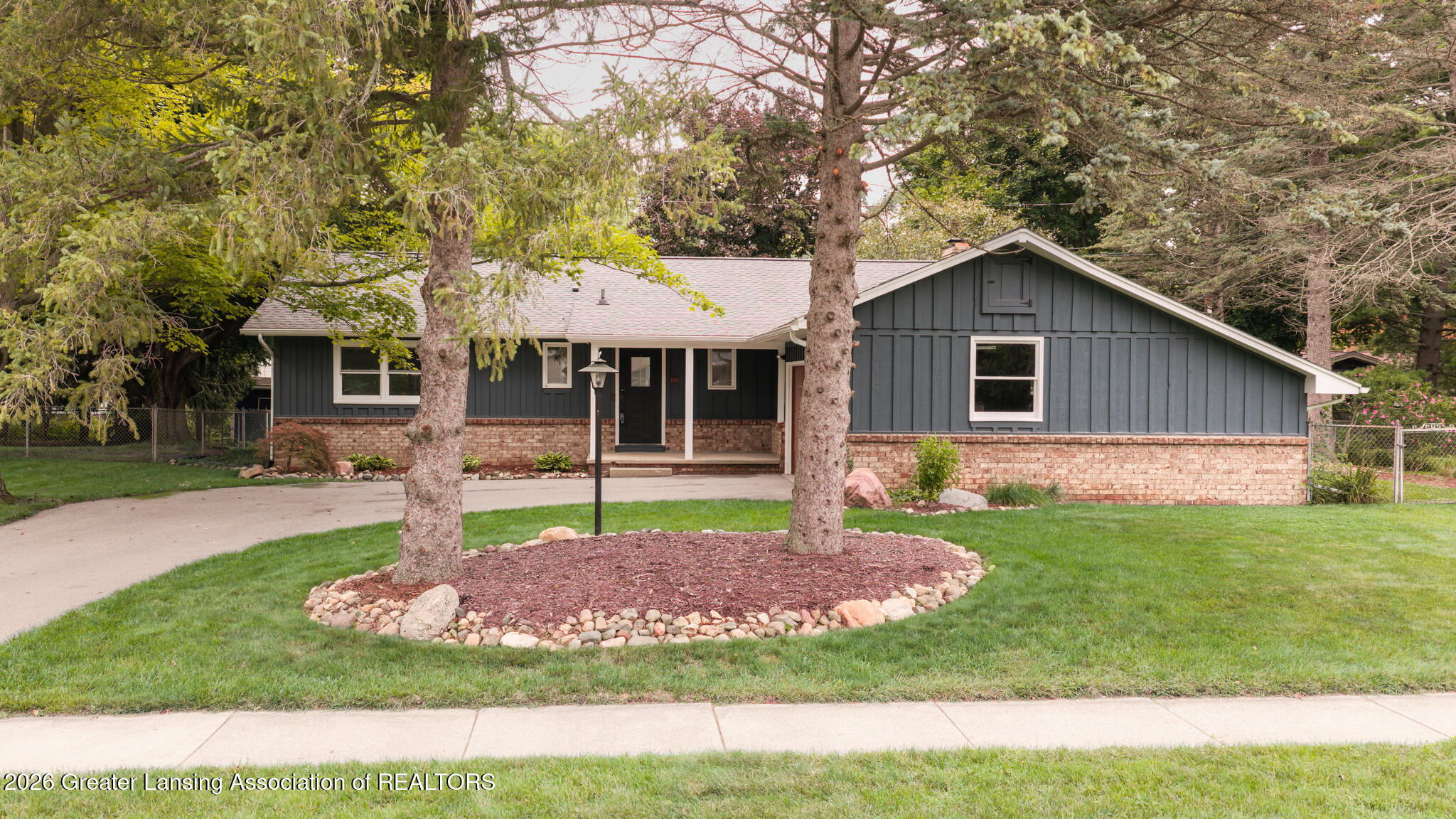 1064 Woodside Drive — photo