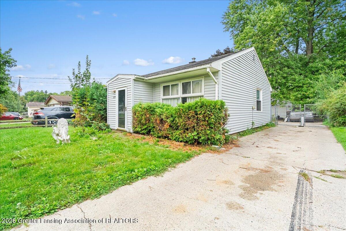 2219 Meadowlawn Drive — photo