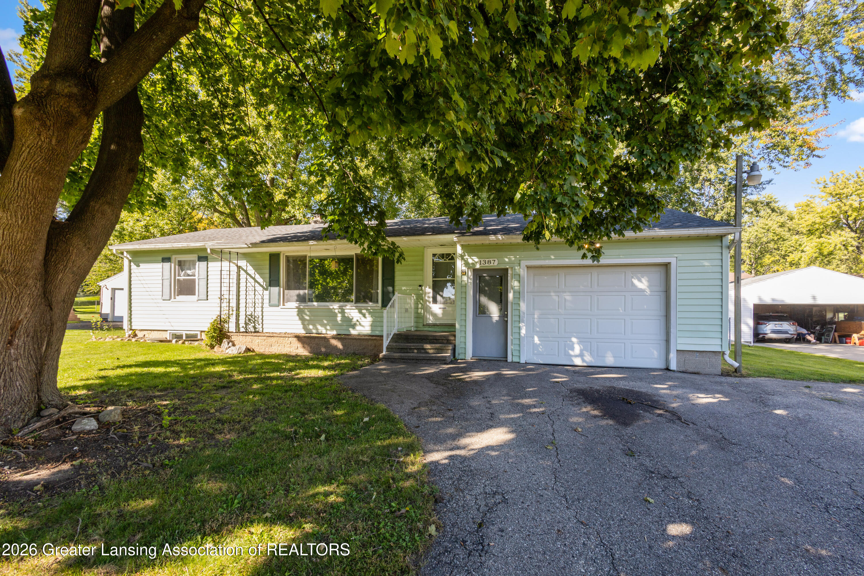 1387 Cloverleaf Road — photo