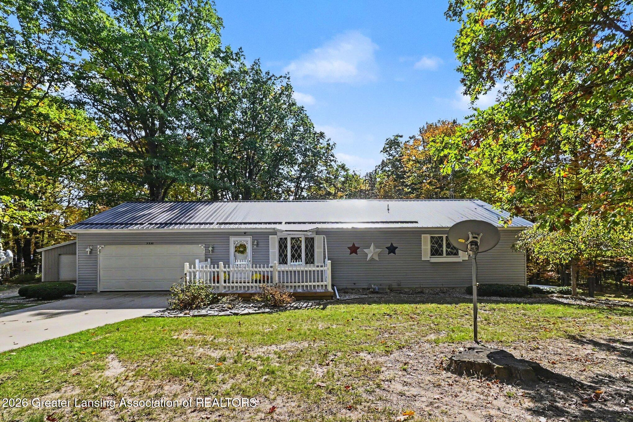 3230 E Mannsiding Road — photo