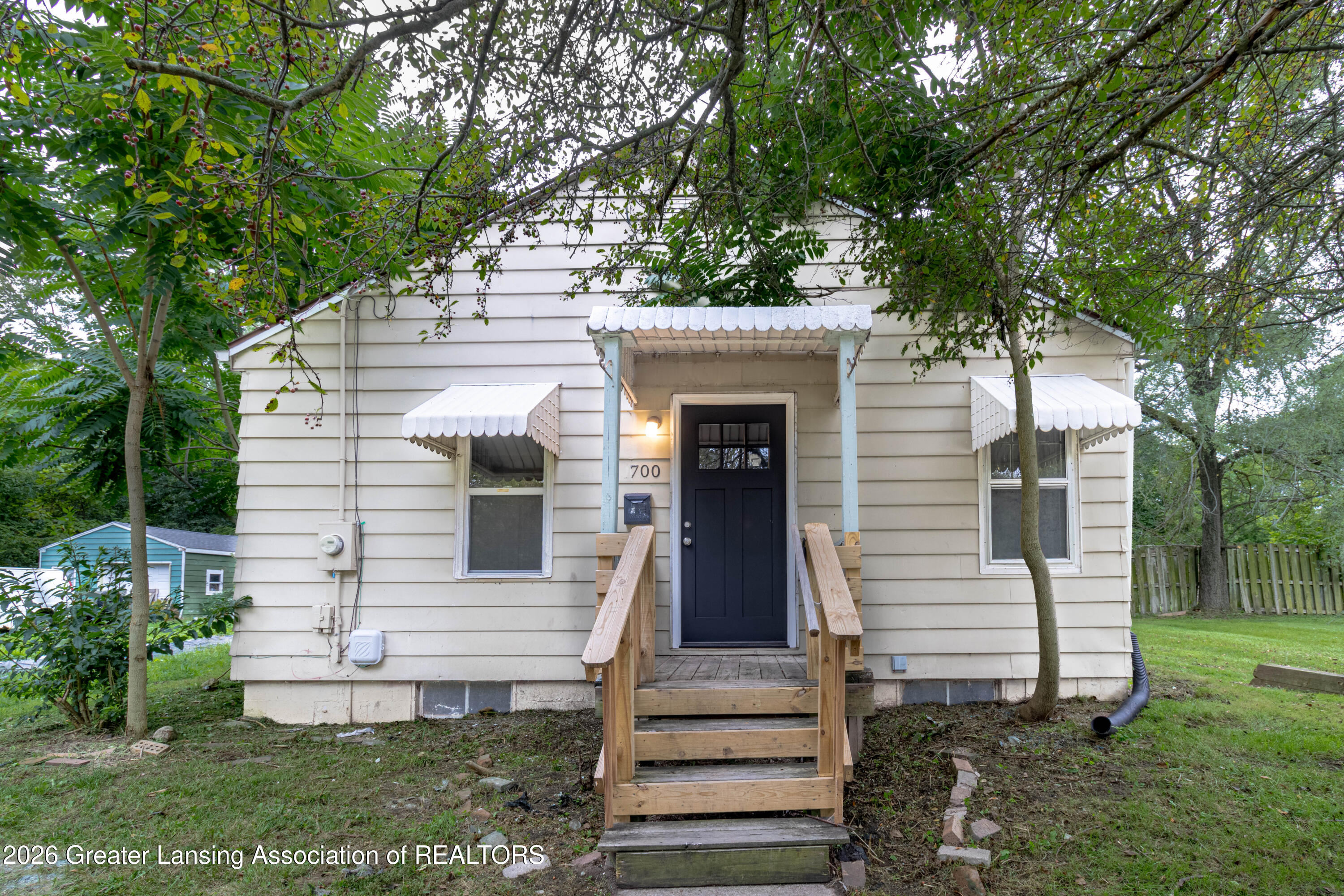 700 S Foster Avenue — photo