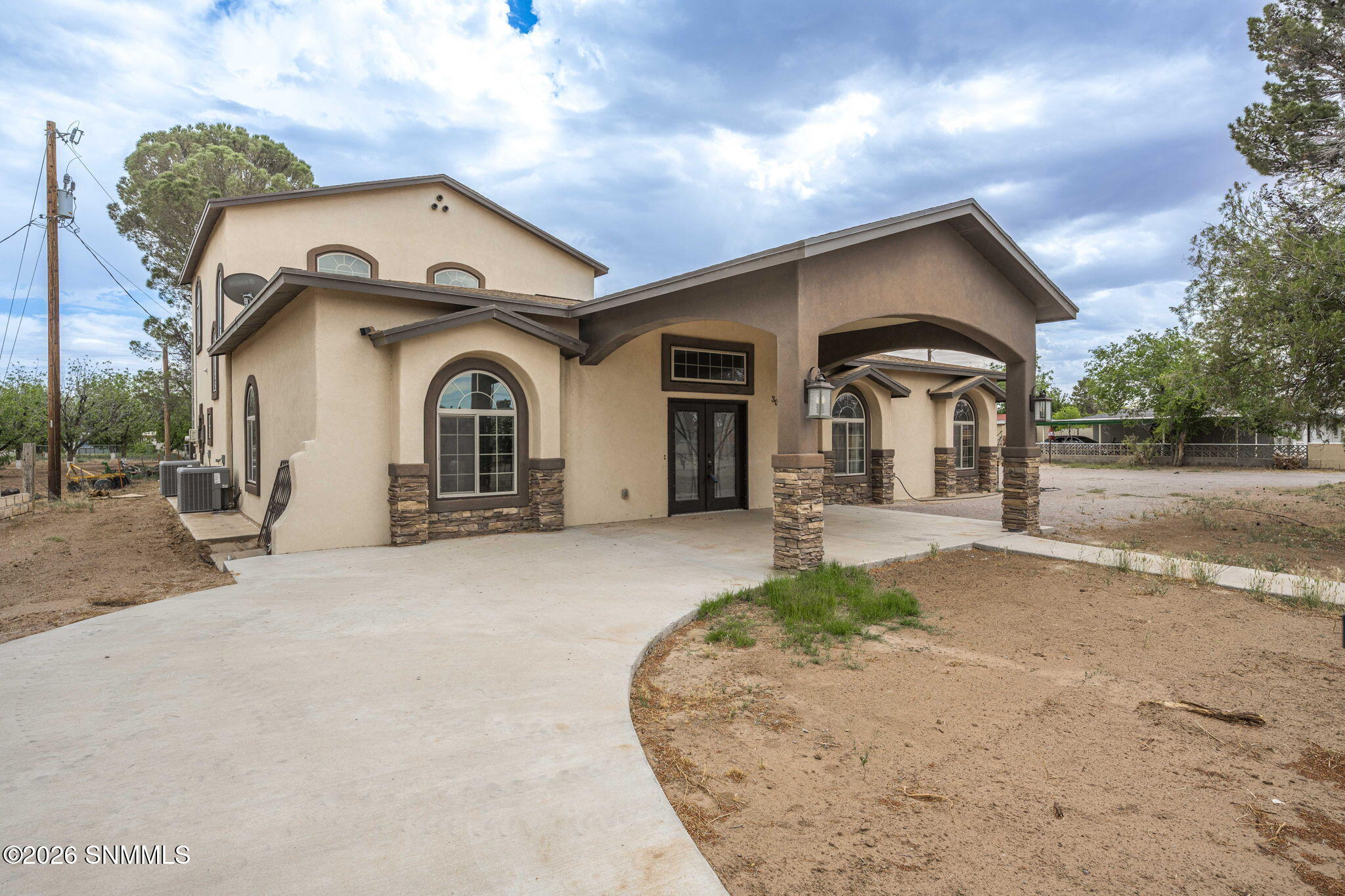 304 Las Flores Circle — photo