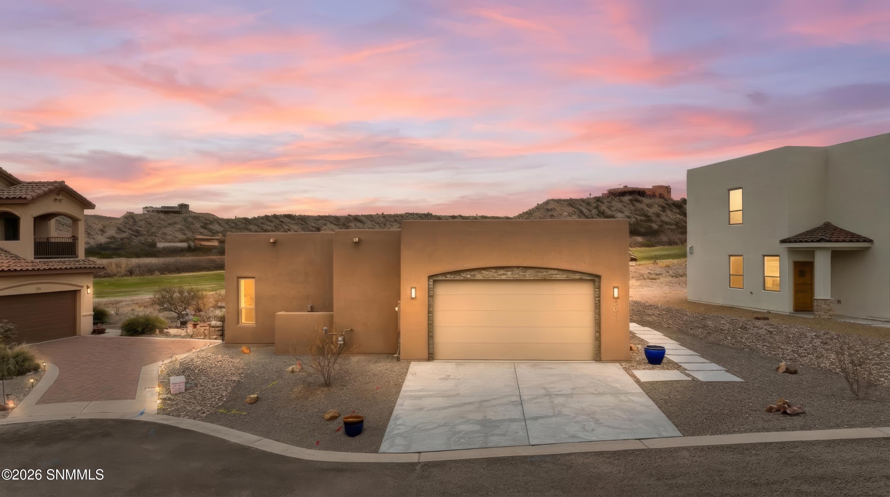 201 Las Cruces — photo