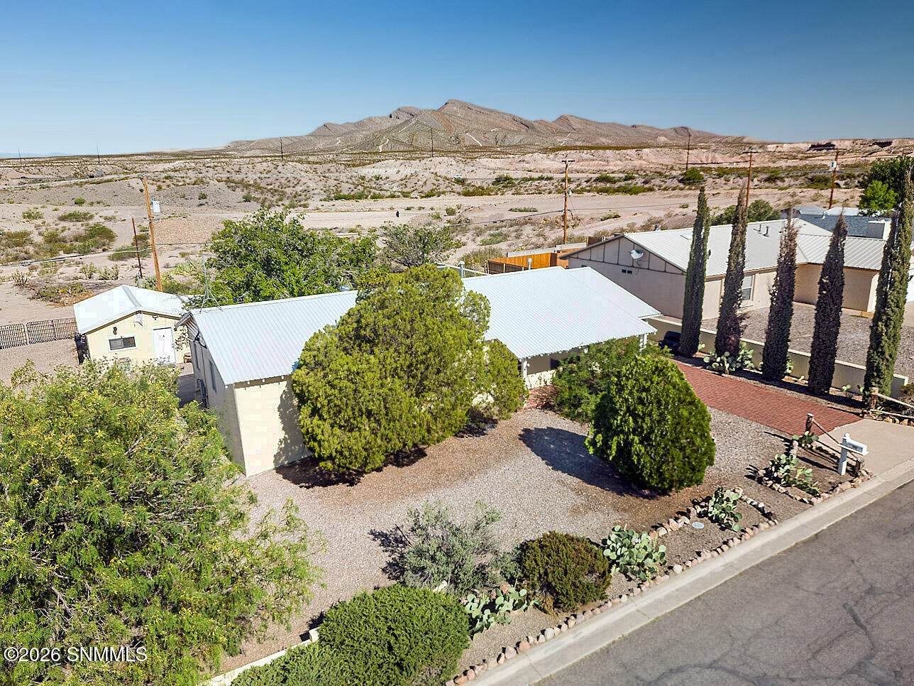 702 Sierra Vista Drive — photo