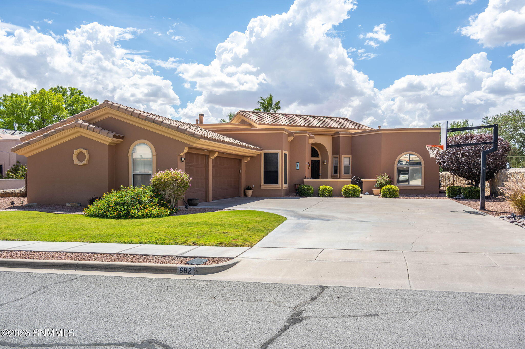 682 Stone Canyon Drive — photo