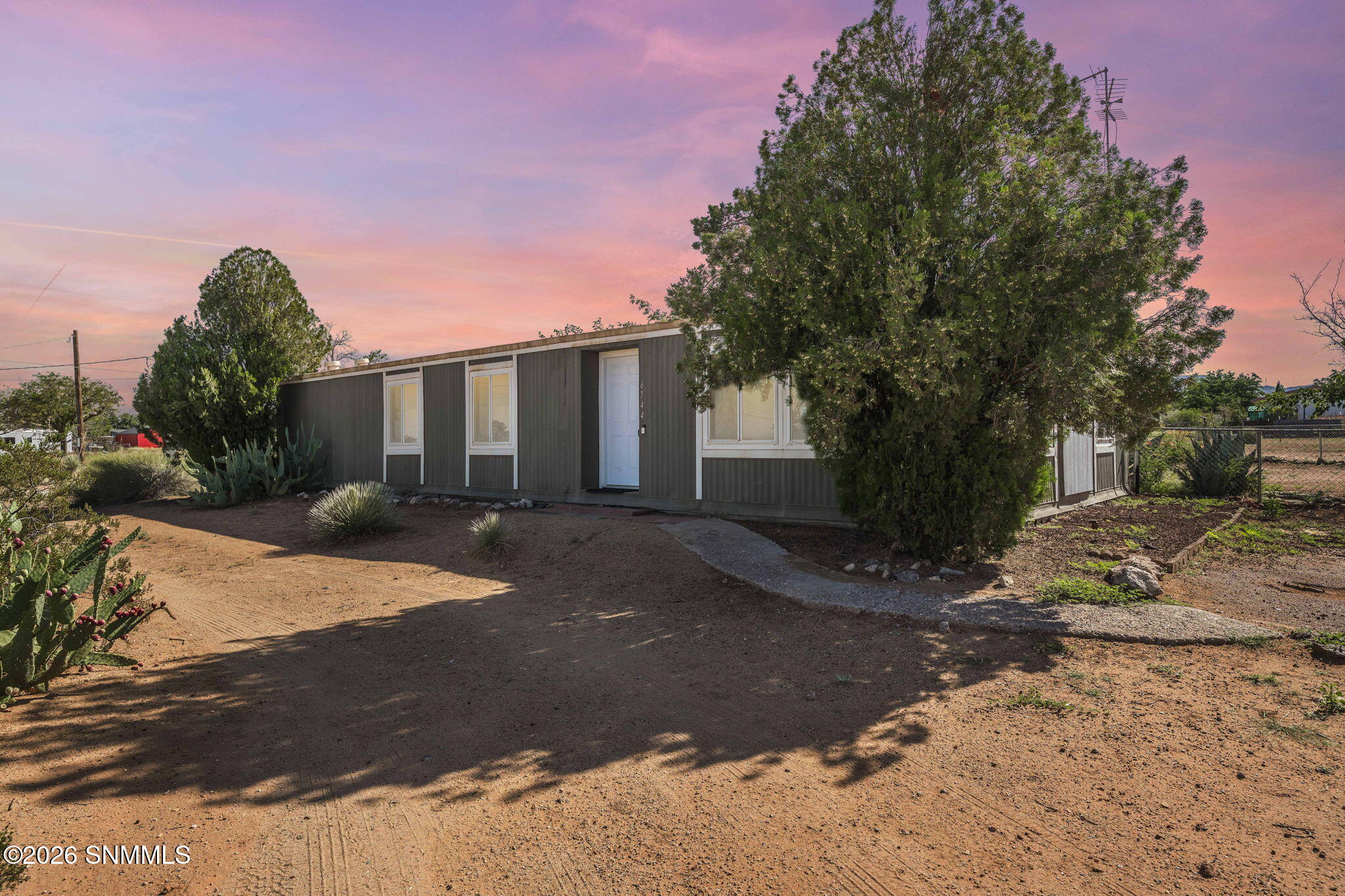 6744 Macarthur Road — photo
