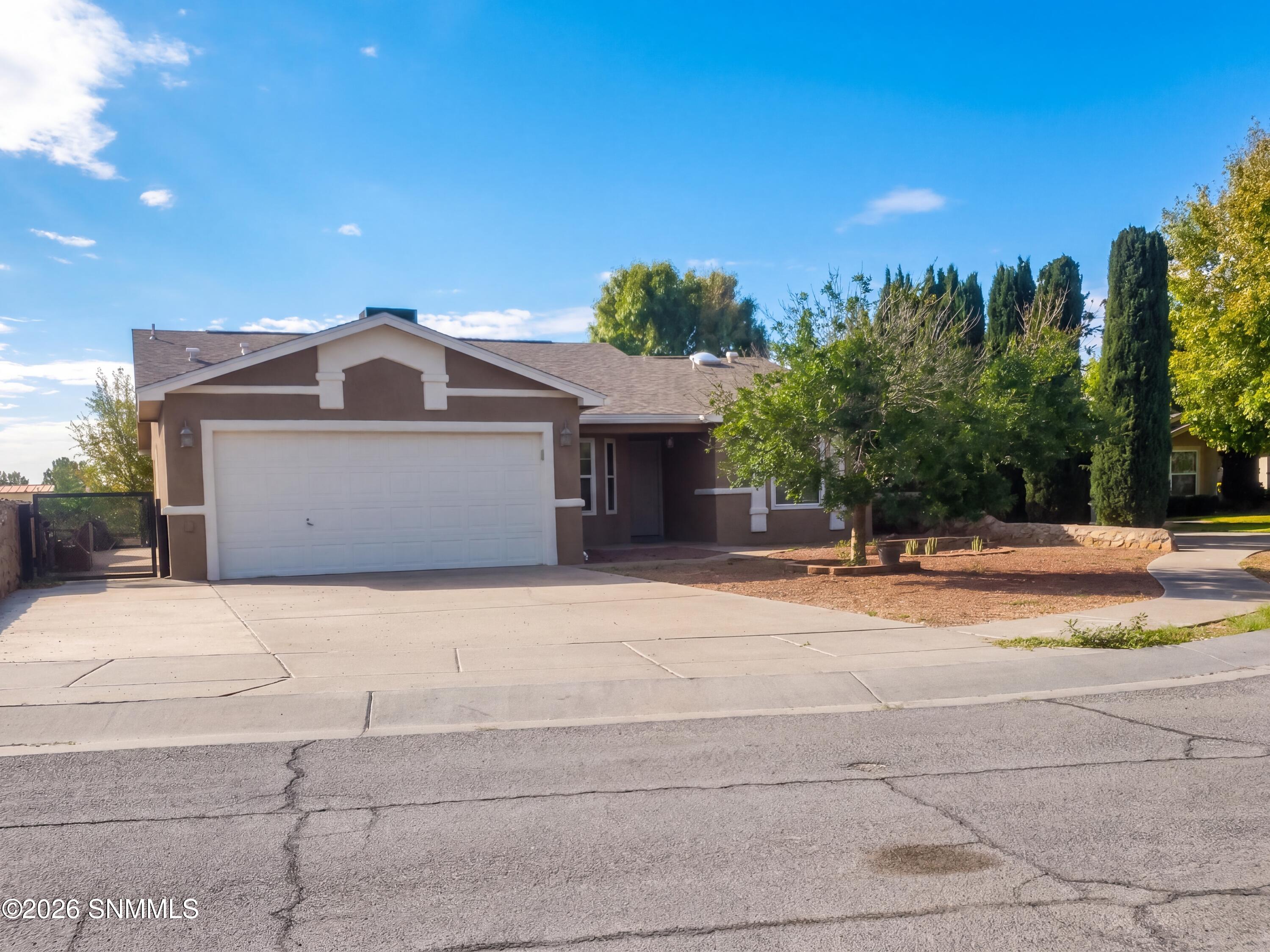 1039 Aguilera Court — photo