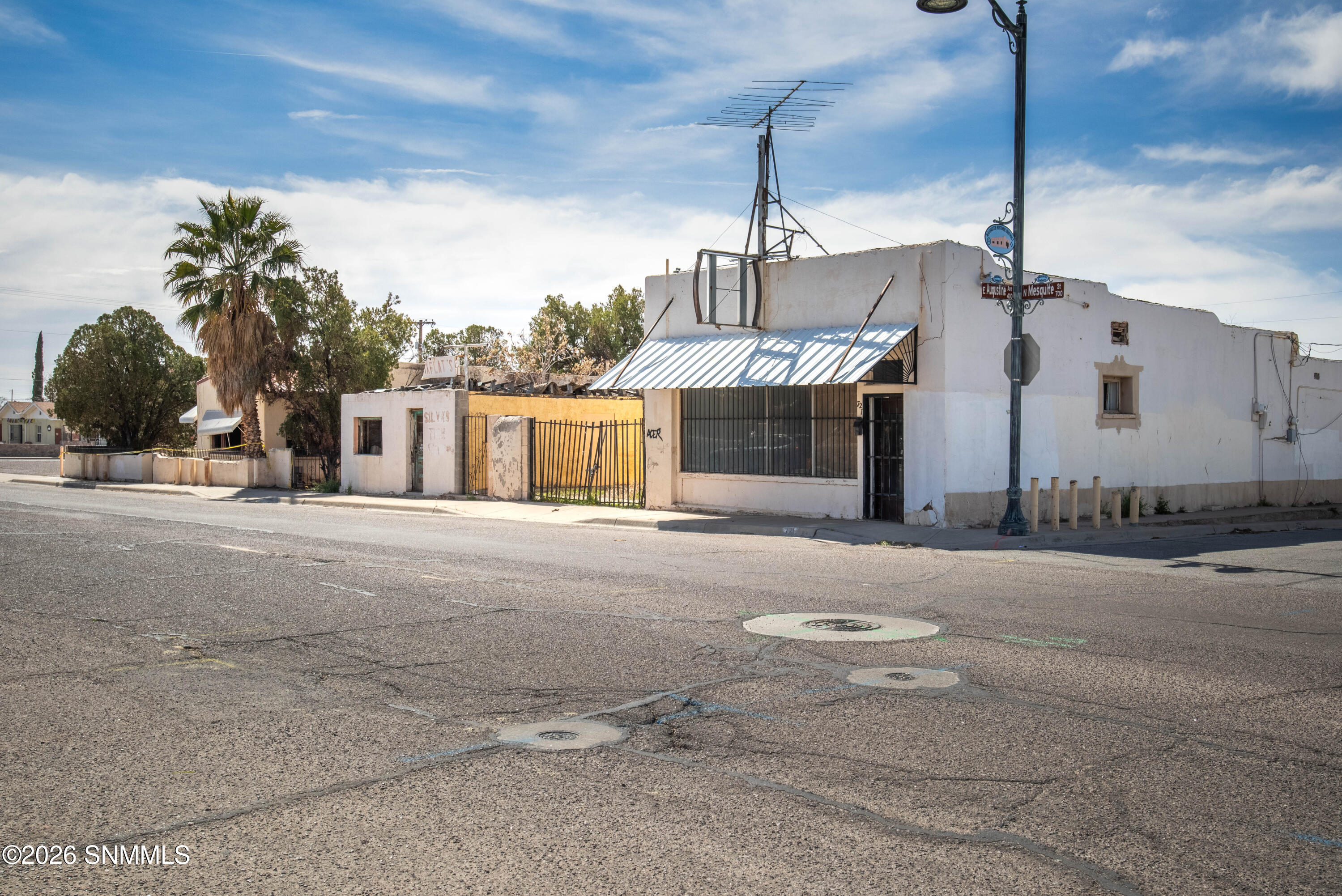719 N Mesquite Street — photo