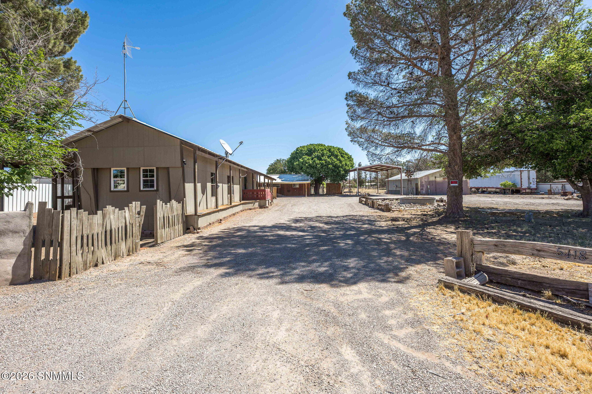 5418 Strange Road — photo