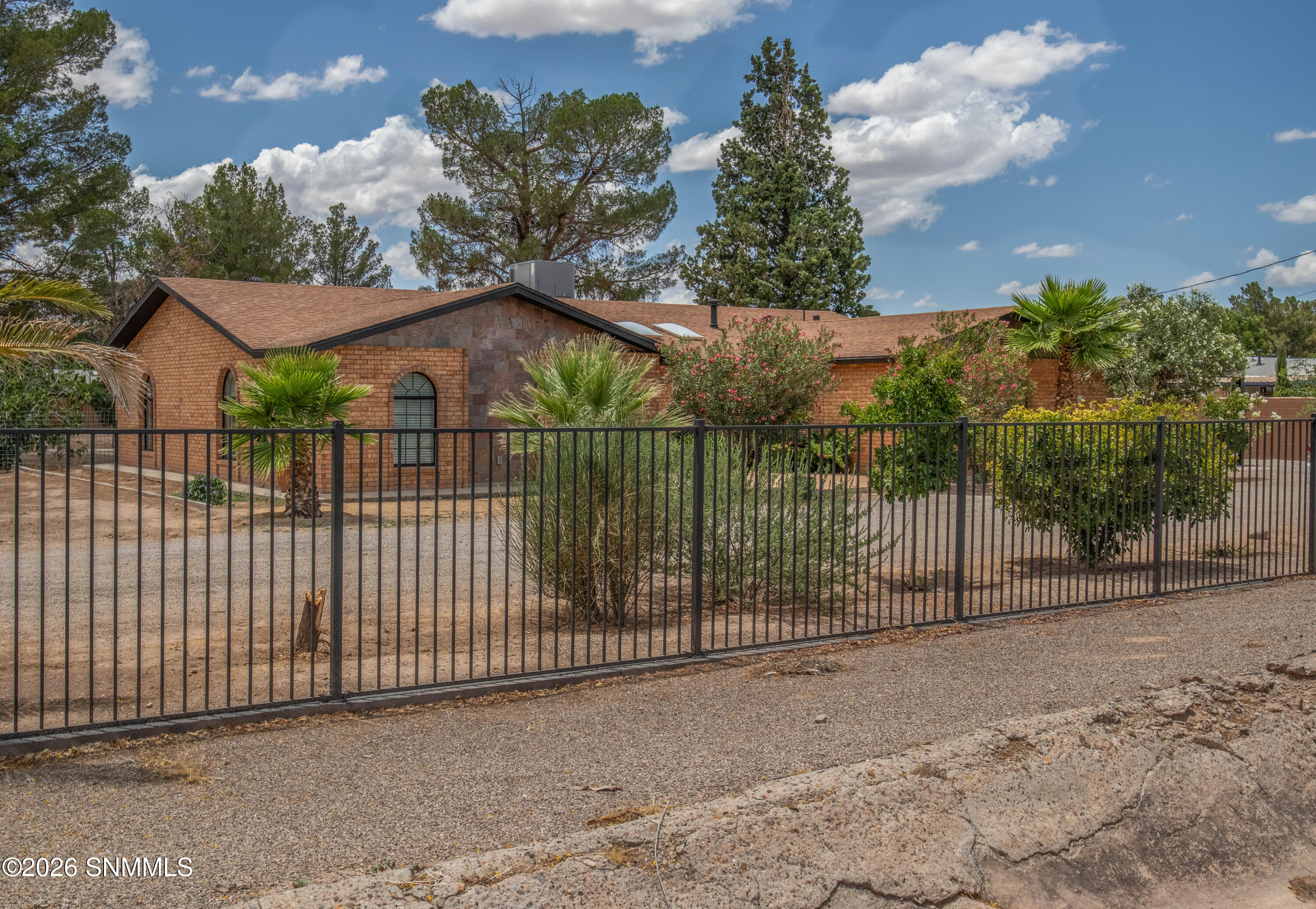 5129 N Valley Drive — photo