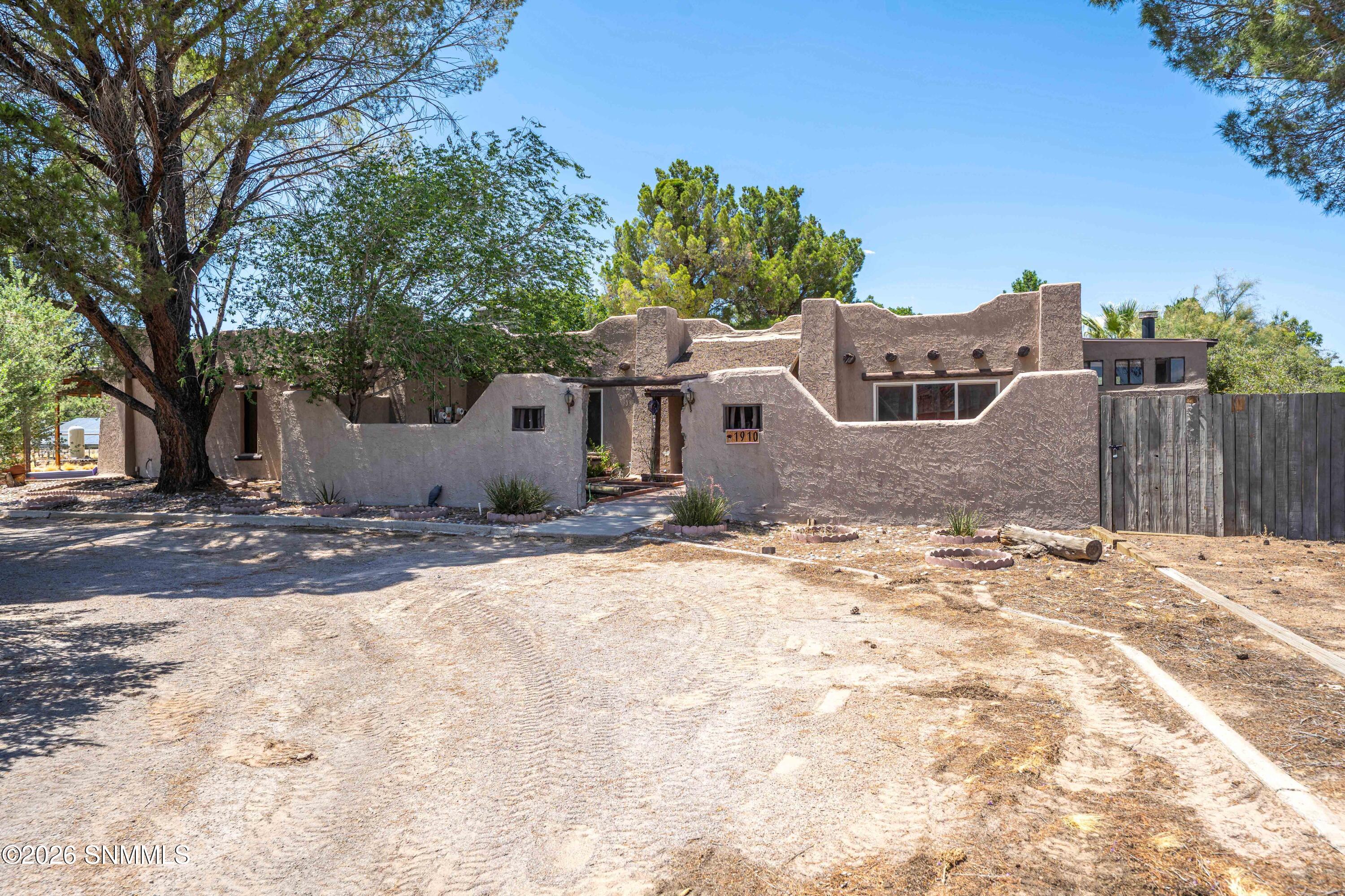 1910 Lillian Court — photo