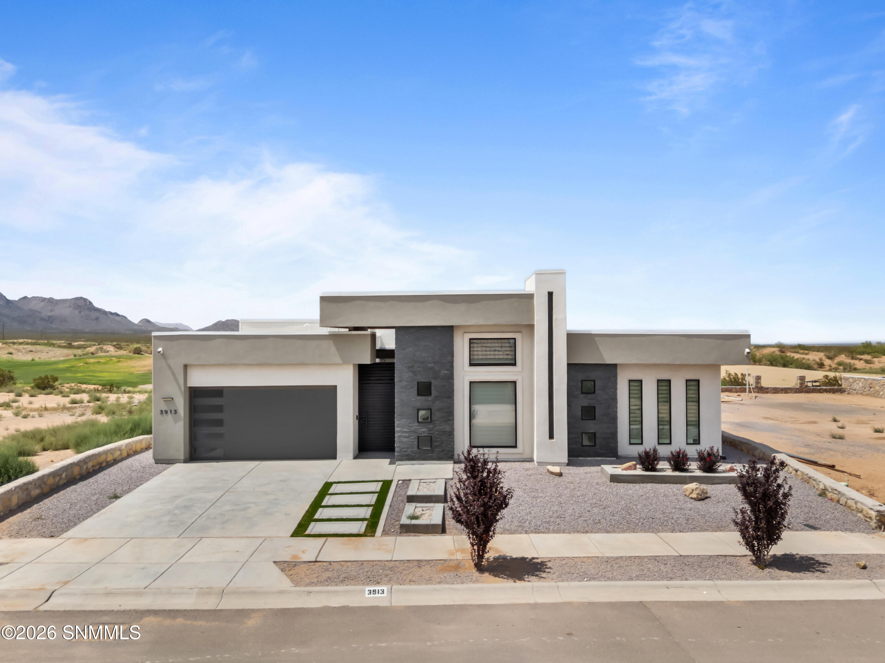 3913 Royal View Street — photo