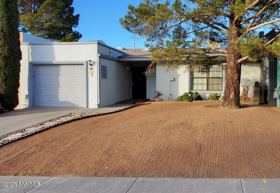 1061 Candeleras Street — photo