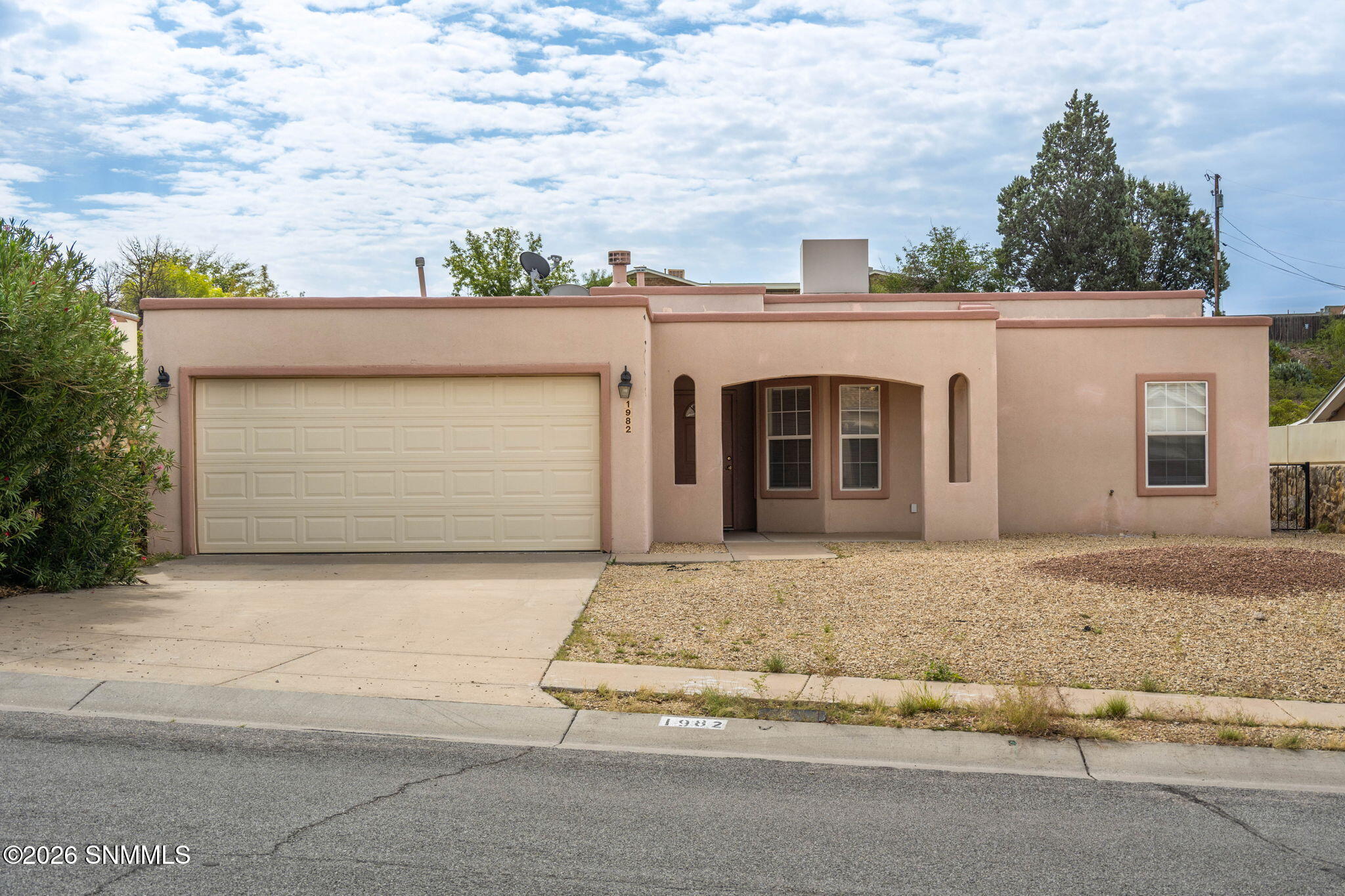 1982 Bentley Drive — photo