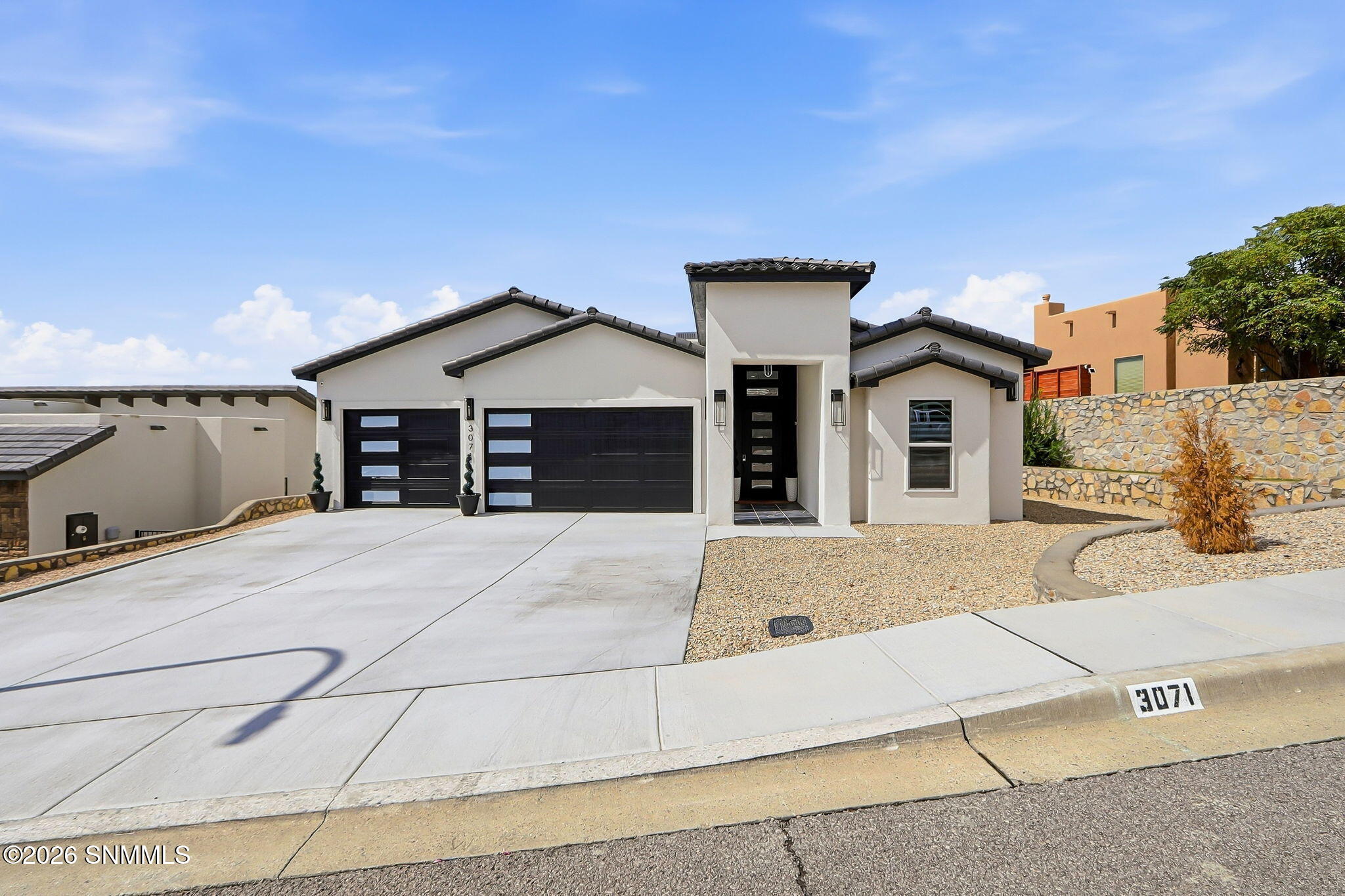3071 Featherstone Drive — photo