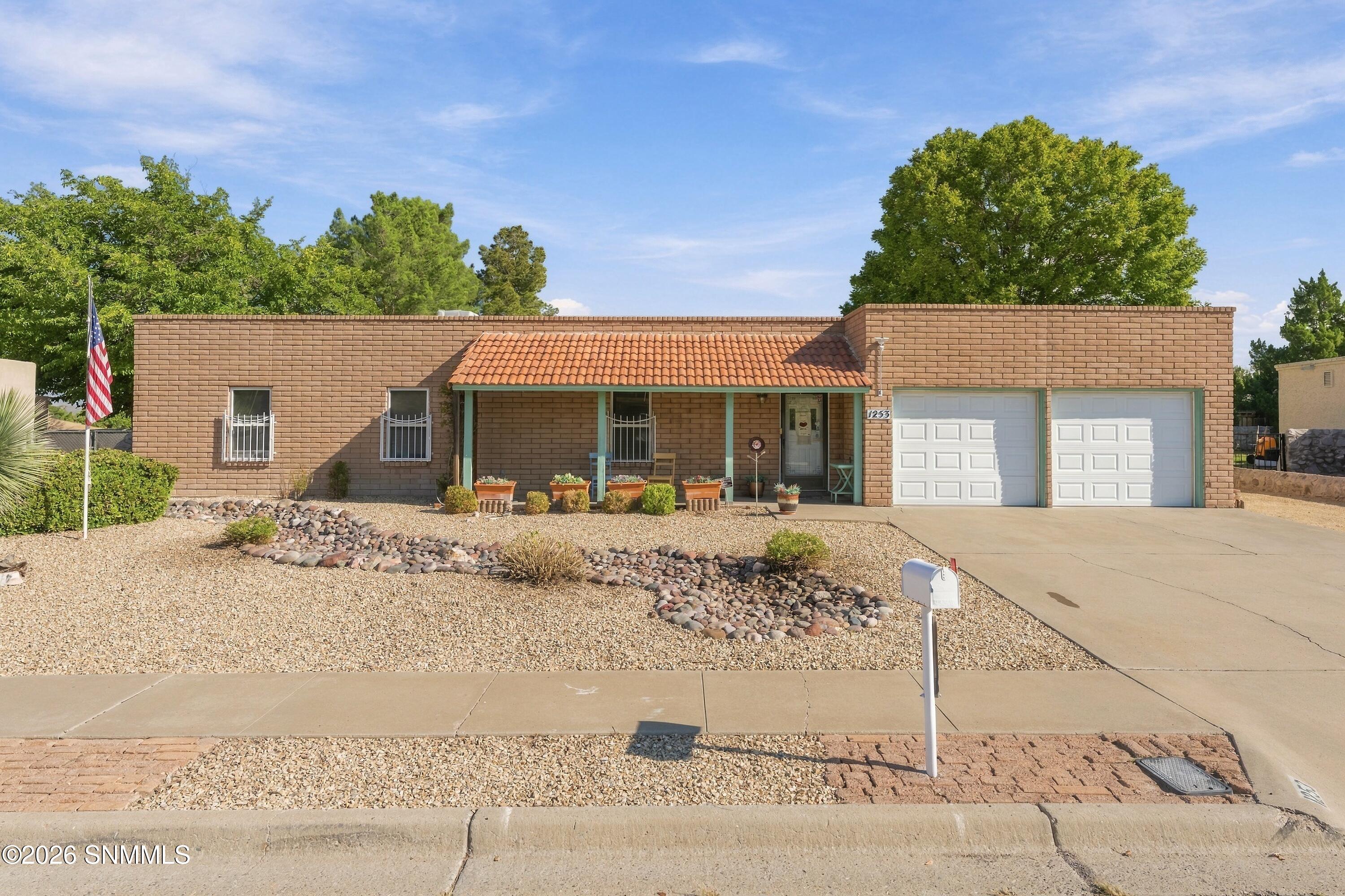 1253 Oakridge Drive — photo