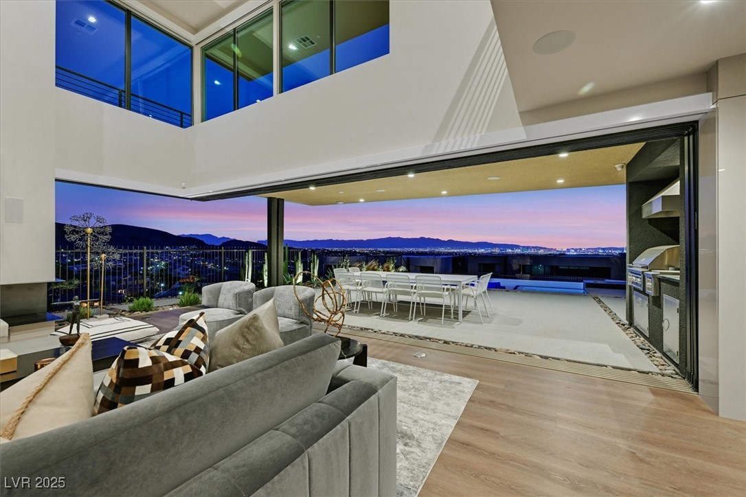 807 Magnum Cliff Court — photo