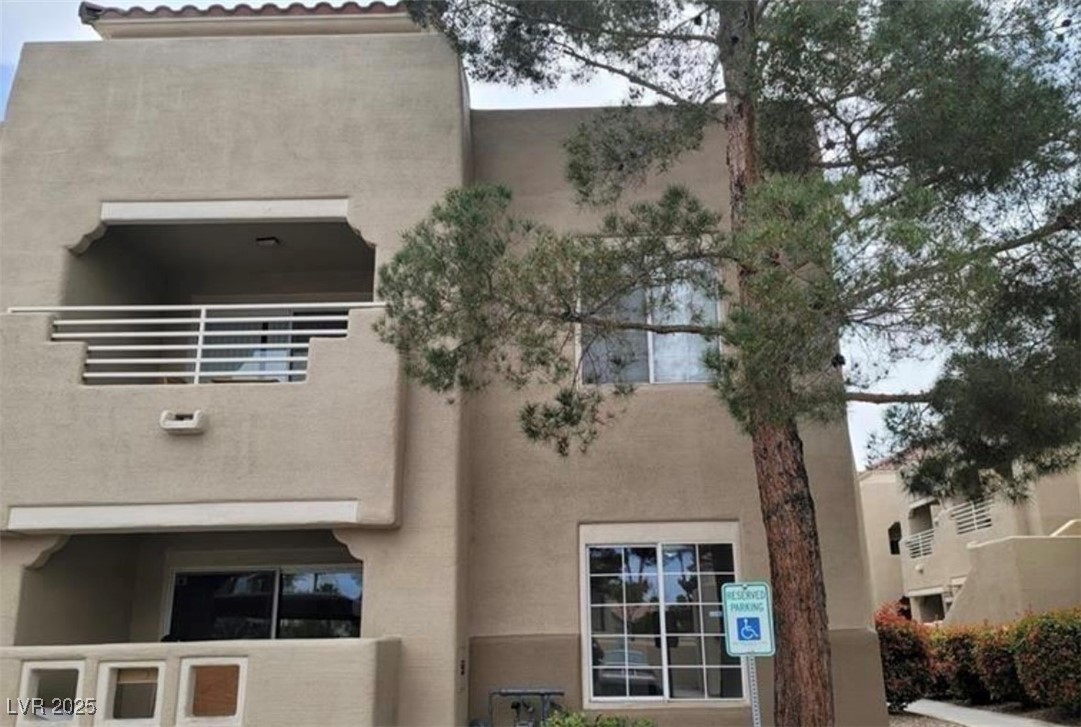 1909 Villa Palms Court 109 — photo
