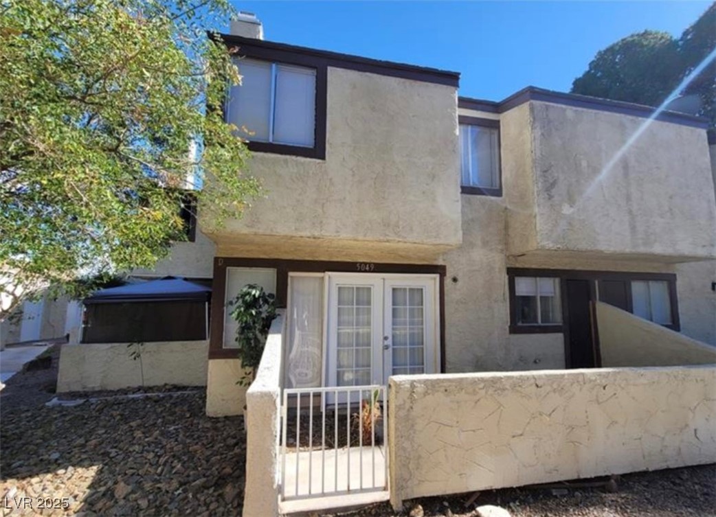 5049 Spencer Street D — photo
