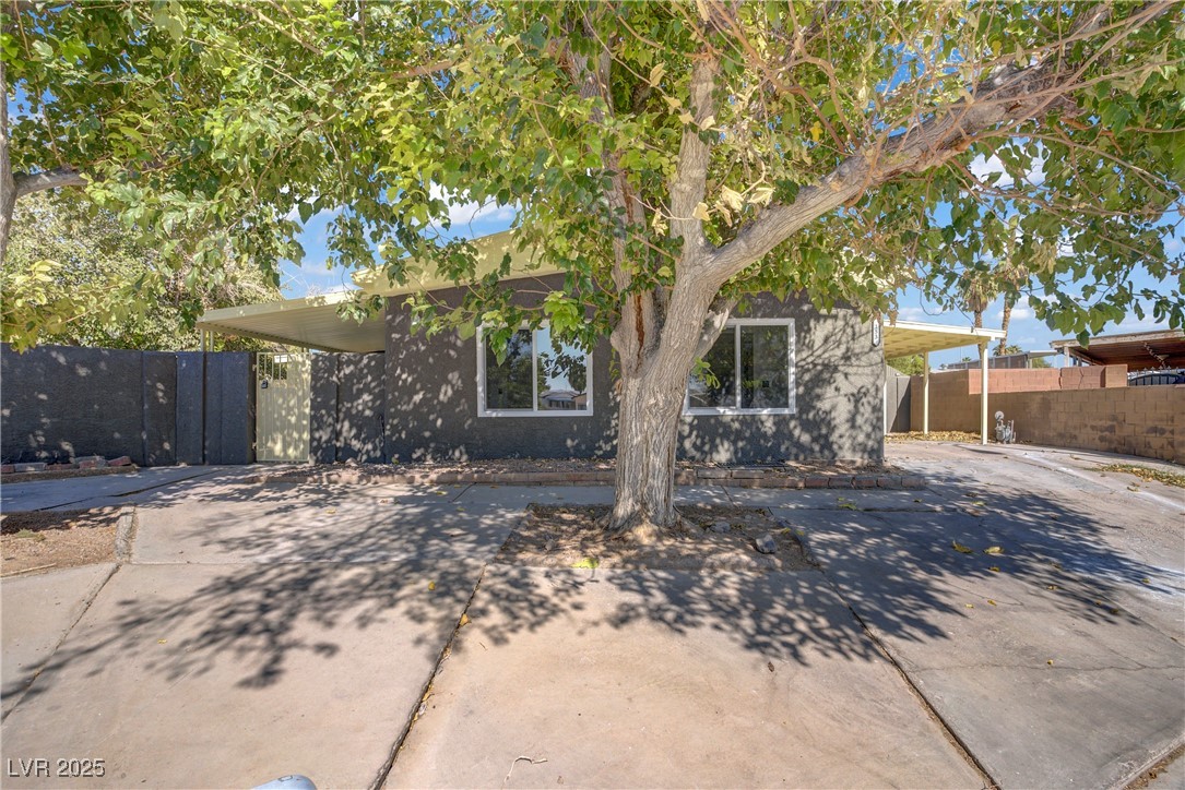 153 Sir Thomas Drive — photo